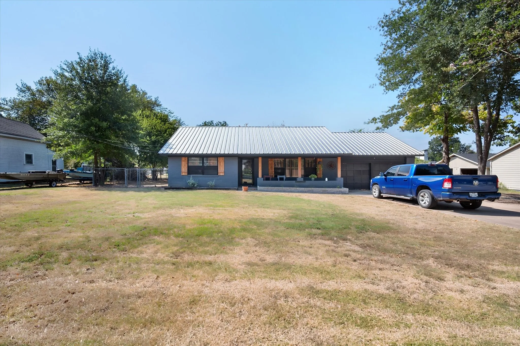 Single Family Residence For Sale in Freestone County , 427 E Bradley Street, Fairfield, Texas 75840, 2 Bedroom, 2 Bathroom, 2 Garage spaces, 1,476 Sqft, built in 1960, mls#21371525, Real Estate Agent in Fairfield, Homes For Sale in Freestone county, Homes For Sale in Fairfield, Realtor in Fairfield Texas, Real Estate Brokerage Independent Realty Texas, Luminita Cordes Realtor
