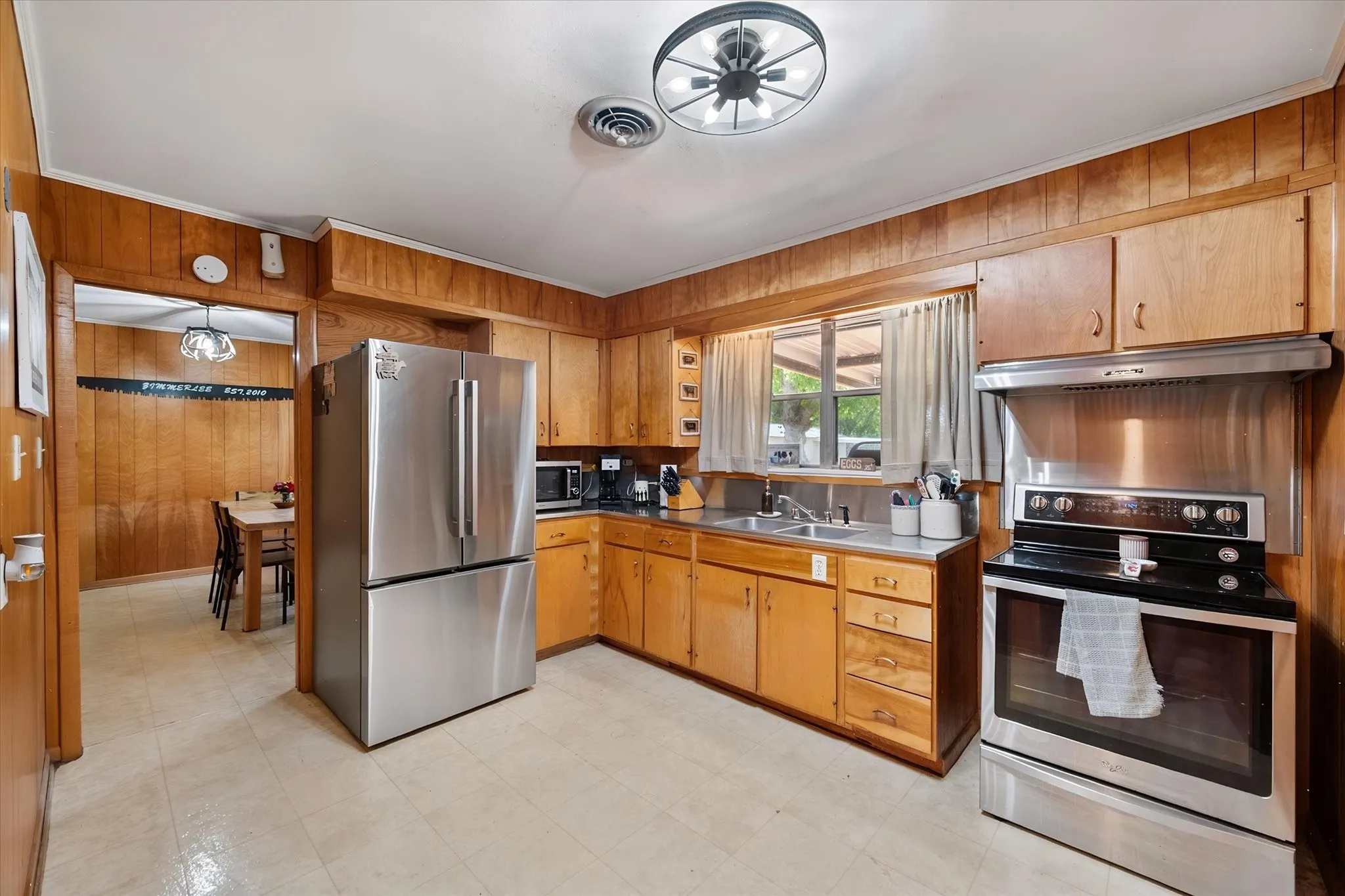 Single Family Residence For Sale in Freestone County , 427 E Bradley Street, Fairfield, Texas 75840, 2 Bedroom, 2 Bathroom, 2 Garage spaces, 1,476 Sqft, built in 1960, mls#21371525, Real Estate Agent in Fairfield, Homes For Sale in Freestone county, Homes For Sale in Fairfield, Realtor in Fairfield Texas, Real Estate Brokerage Independent Realty Texas, Luminita Cordes Realtor