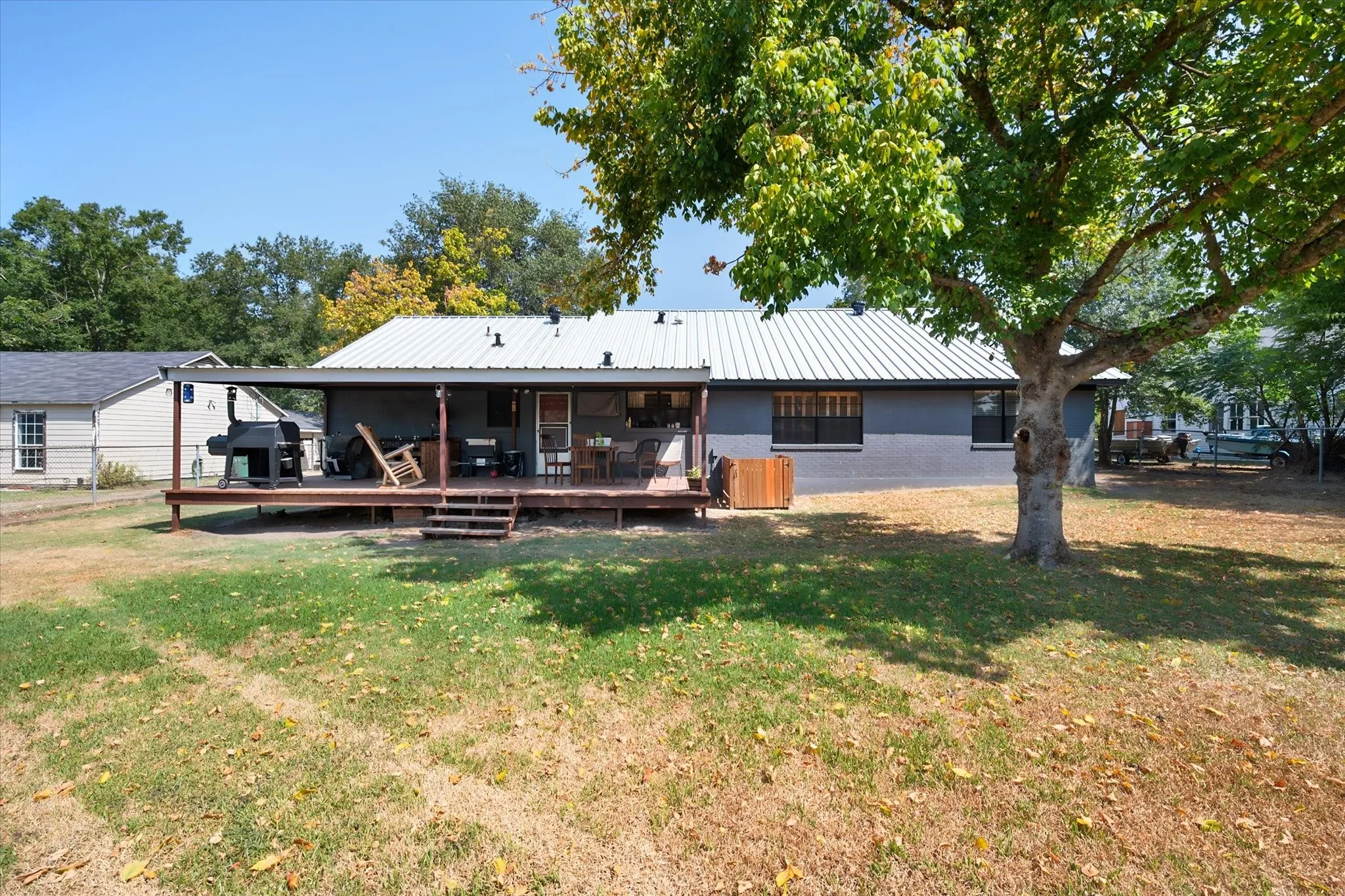 Single Family Residence For Sale in Freestone County , 427 E Bradley Street, Fairfield, Texas 75840, 2 Bedroom, 2 Bathroom, 2 Garage spaces, 1,476 Sqft, built in 1960, mls#21371525, Real Estate Agent in Fairfield, Homes For Sale in Freestone county, Homes For Sale in Fairfield, Realtor in Fairfield Texas, Real Estate Brokerage Independent Realty Texas, Luminita Cordes Realtor
