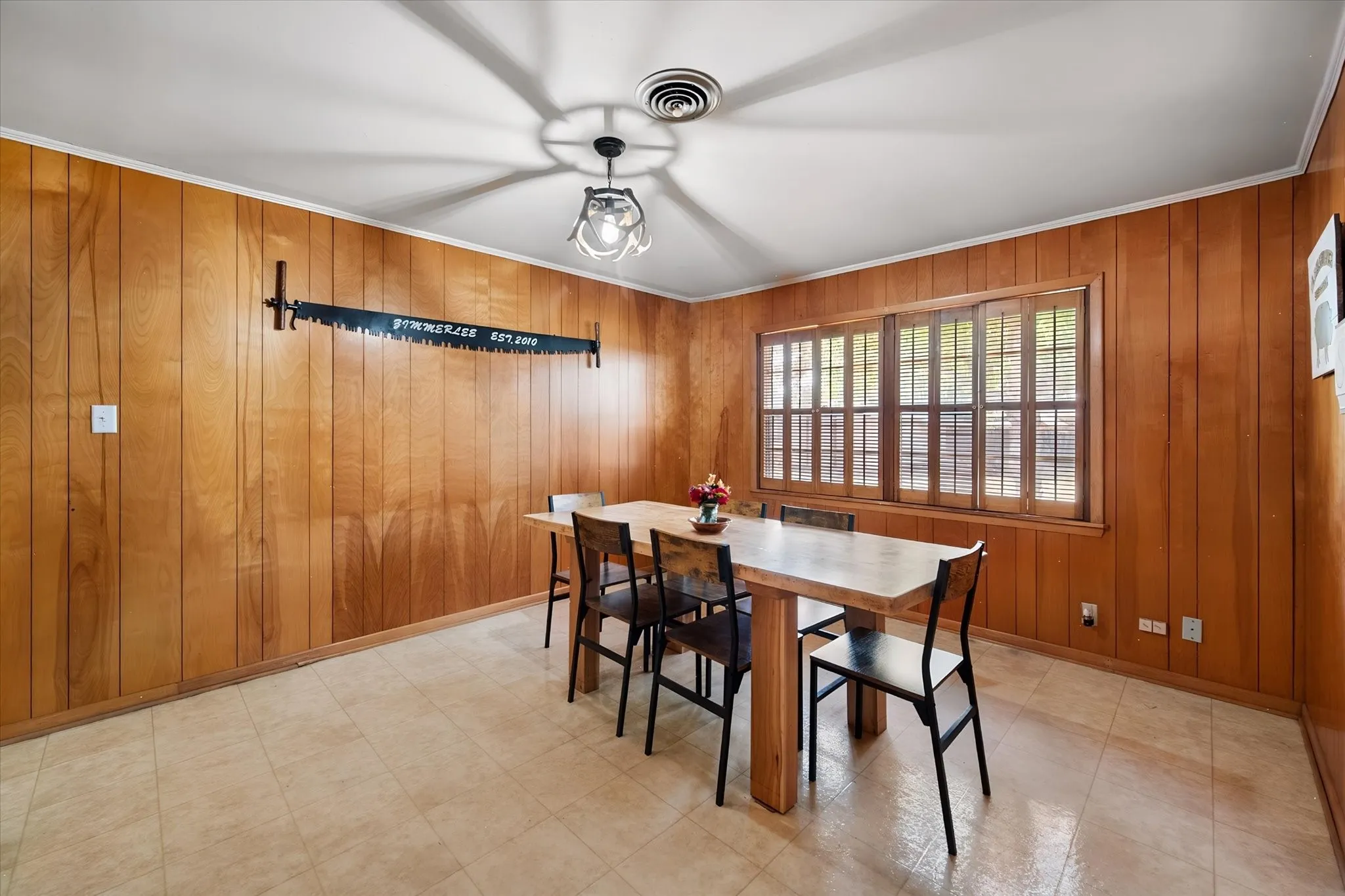 Single Family Residence For Sale in Freestone County , 427 E Bradley Street, Fairfield, Texas 75840, 2 Bedroom, 2 Bathroom, 2 Garage spaces, 1,476 Sqft, built in 1960, mls#21371525, Real Estate Agent in Fairfield, Homes For Sale in Freestone county, Homes For Sale in Fairfield, Realtor in Fairfield Texas, Real Estate Brokerage Independent Realty Texas, Luminita Cordes Realtor