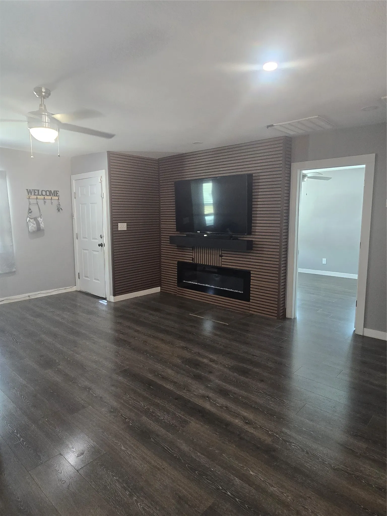 Single Family Residence For Sale in Dallas County , 3211 Ramsey Avenue, Dallas, Texas 75216, 3 Bedroom, 2 Bathroom, 4 Garage spaces, 1,208 Sqft, built in 1947, mls#21372910, Real Estate Agent in Dallas, Homes For Sale in Dallas county, Homes For Sale in Dallas, Realtor in Dallas Texas, Real Estate Brokerage Independent Realty Texas, Luminita Cordes Realtor