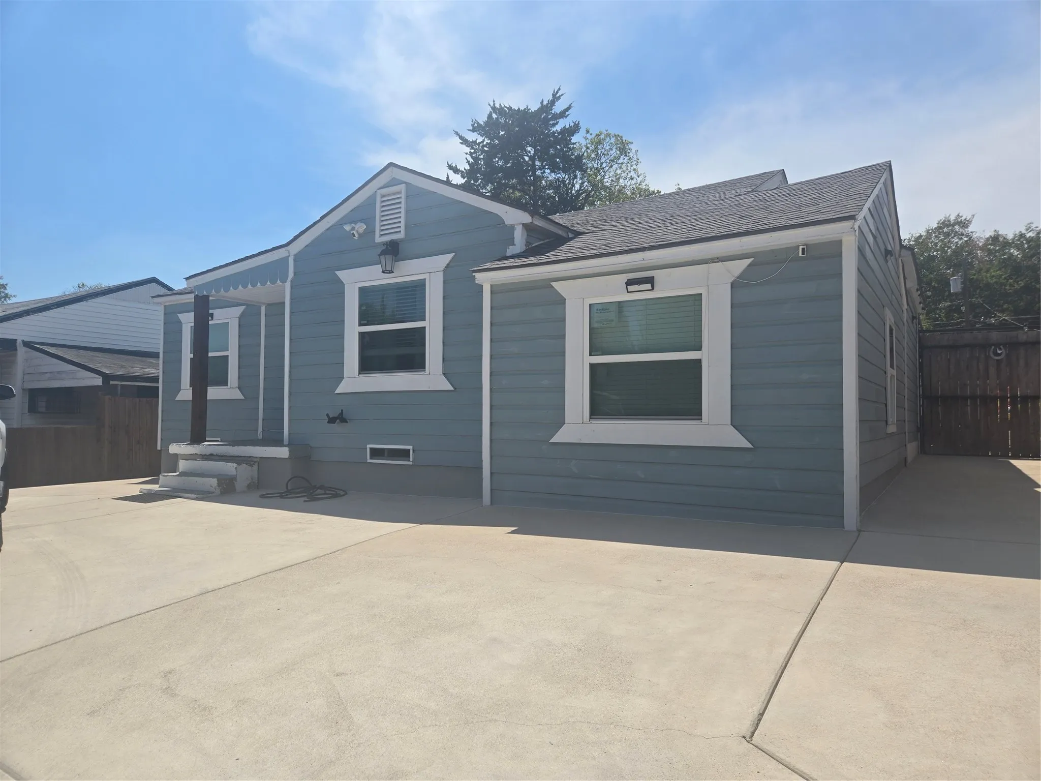 Single Family Residence For Sale in Dallas County , 3211 Ramsey Avenue, Dallas, Texas 75216, 3 Bedroom, 2 Bathroom, 4 Garage spaces, 1,208 Sqft, built in 1947, mls#21372910, Real Estate Agent in Dallas, Homes For Sale in Dallas county, Homes For Sale in Dallas, Realtor in Dallas Texas, Real Estate Brokerage Independent Realty Texas, Luminita Cordes Realtor
