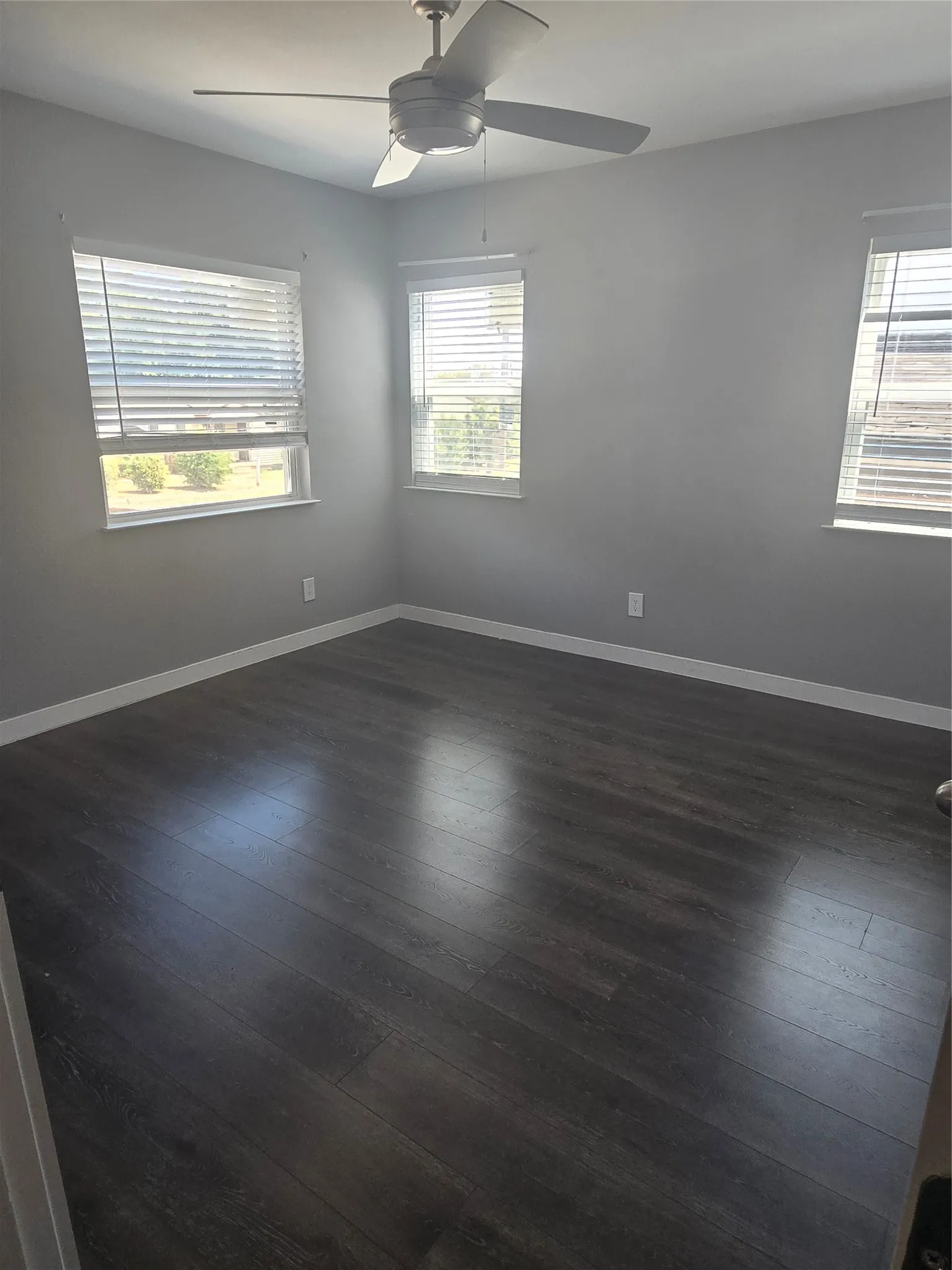 Single Family Residence For Sale in Dallas County , 3211 Ramsey Avenue, Dallas, Texas 75216, 3 Bedroom, 2 Bathroom, 4 Garage spaces, 1,208 Sqft, built in 1947, mls#21372910, Real Estate Agent in Dallas, Homes For Sale in Dallas county, Homes For Sale in Dallas, Realtor in Dallas Texas, Real Estate Brokerage Independent Realty Texas, Luminita Cordes Realtor
