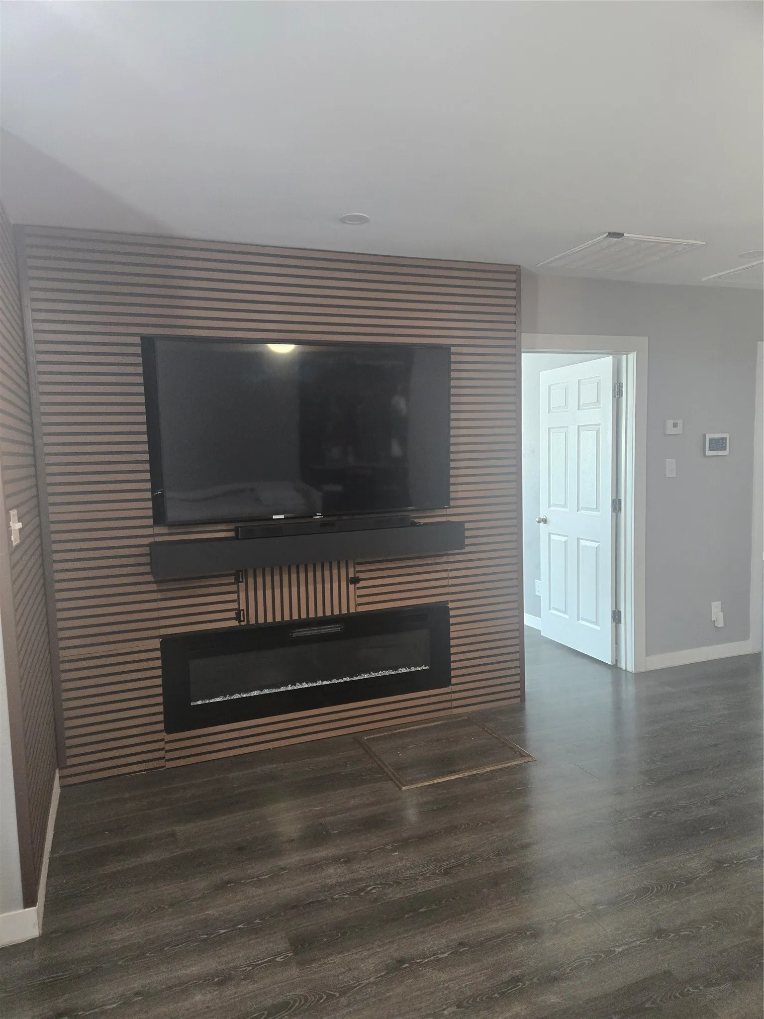 Single Family Residence For Sale in Dallas County , 3211 Ramsey Avenue, Dallas, Texas 75216, 3 Bedroom, 2 Bathroom, 4 Garage spaces, 1,208 Sqft, built in 1947, mls#21372910, Real Estate Agent in Dallas, Homes For Sale in Dallas county, Homes For Sale in Dallas, Realtor in Dallas Texas, Real Estate Brokerage Independent Realty Texas, Luminita Cordes Realtor