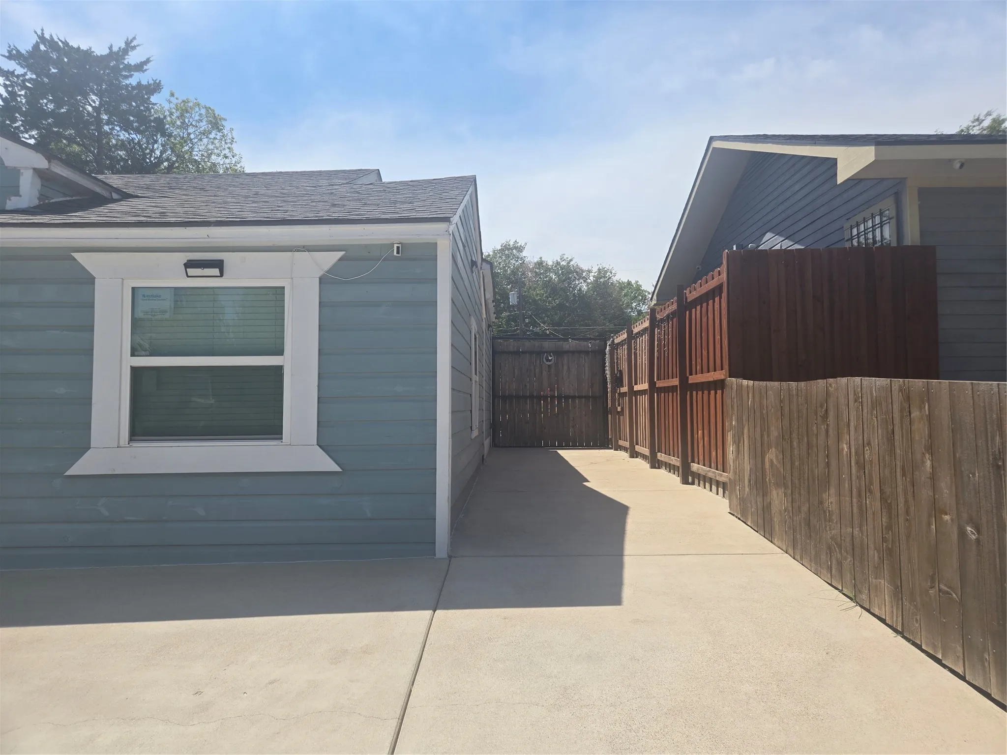 Single Family Residence For Sale in Dallas County , 3211 Ramsey Avenue, Dallas, Texas 75216, 3 Bedroom, 2 Bathroom, 4 Garage spaces, 1,208 Sqft, built in 1947, mls#21372910, Real Estate Agent in Dallas, Homes For Sale in Dallas county, Homes For Sale in Dallas, Realtor in Dallas Texas, Real Estate Brokerage Independent Realty Texas, Luminita Cordes Realtor