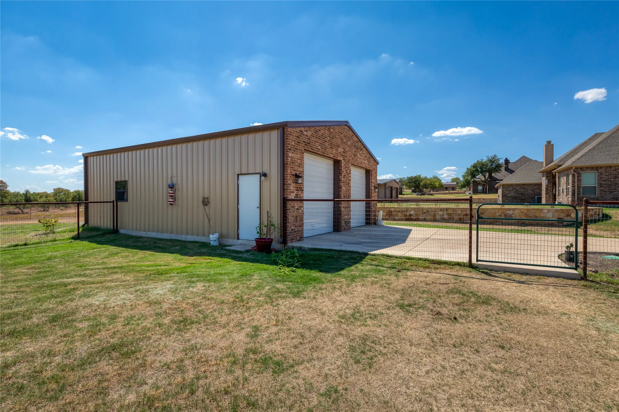 Single Family Residence For Sale in Parker County , 3841 J E Woody Road, Springtown, Texas 76082, 4 Bedroom, 3 Bathroom, 4 Garage spaces, 2,628 Sqft, built in 2019, mls#21377978, Real Estate Agent in Springtown, Homes For Sale in Parker county, Homes For Sale in Springtown, Realtor in Springtown Texas, Real Estate Brokerage Independent Realty Texas, Luminita Cordes Realtor