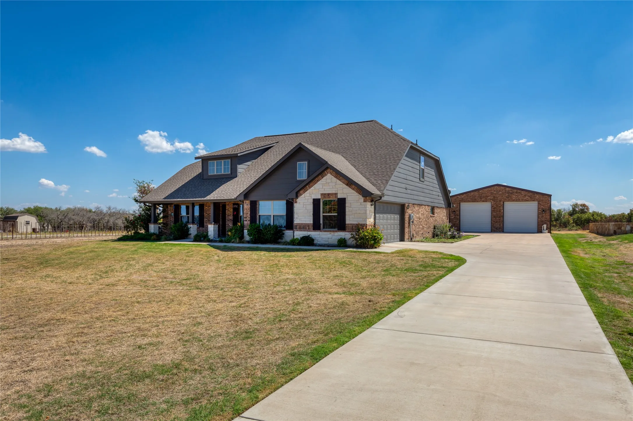 Single Family Residence For Sale in Parker County , 3841 J E Woody Road, Springtown, Texas 76082, 4 Bedroom, 3 Bathroom, 4 Garage spaces, 2,628 Sqft, built in 2019, mls#21377978, Real Estate Agent in Springtown, Homes For Sale in Parker county, Homes For Sale in Springtown, Realtor in Springtown Texas, Real Estate Brokerage Independent Realty Texas, Luminita Cordes Realtor