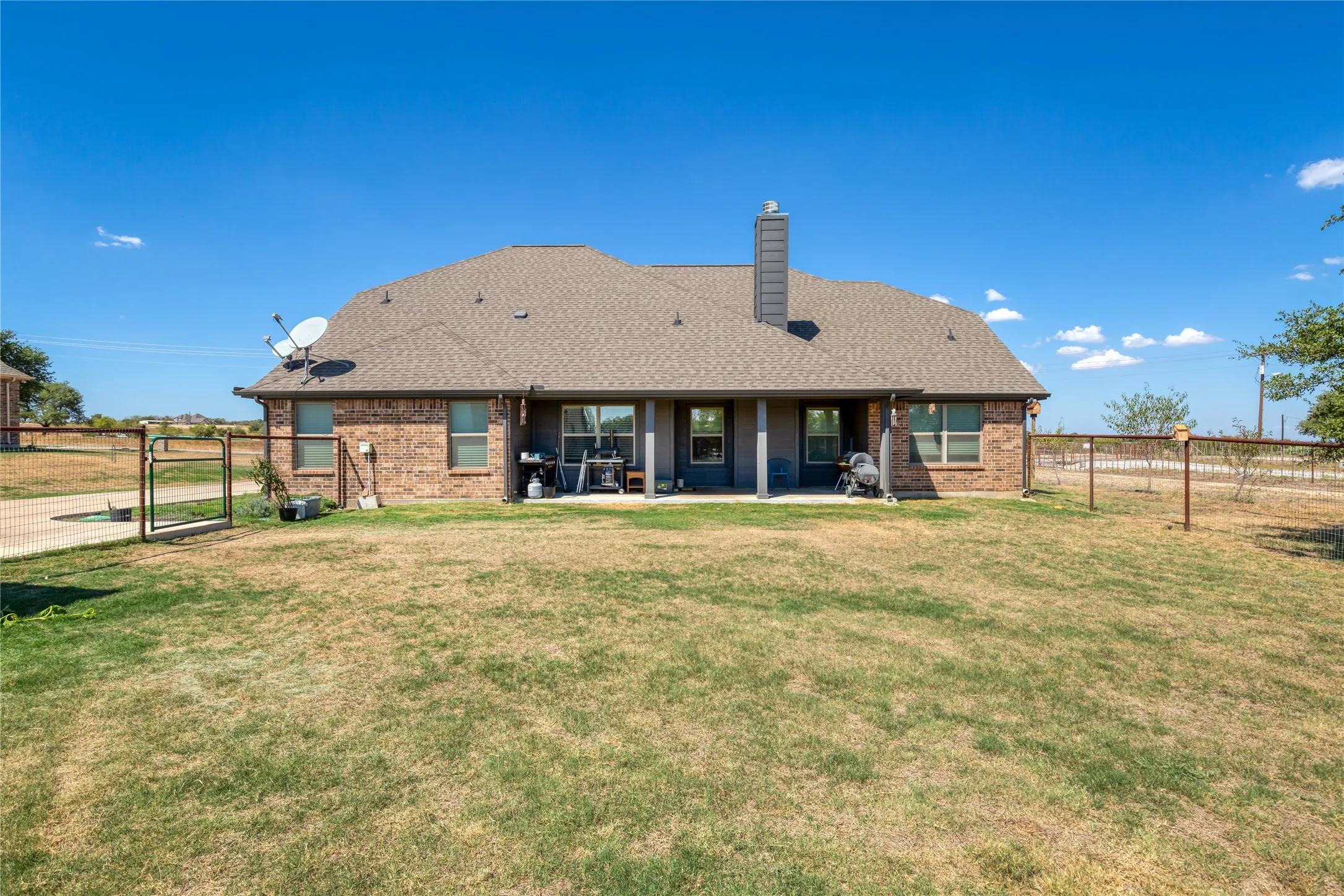 Single Family Residence For Sale in Parker County , 3841 J E Woody Road, Springtown, Texas 76082, 4 Bedroom, 3 Bathroom, 4 Garage spaces, 2,628 Sqft, built in 2019, mls#21377978, Real Estate Agent in Springtown, Homes For Sale in Parker county, Homes For Sale in Springtown, Realtor in Springtown Texas, Real Estate Brokerage Independent Realty Texas, Luminita Cordes Realtor