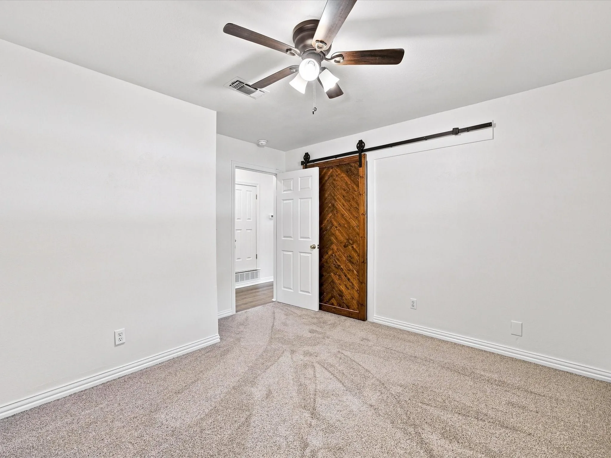 Single Family Residence For Sale in Wise County , 3107 S Lipsey Street, Decatur, Texas 76234, 4 Bedroom, 3 Bathroom, 2 Garage spaces, 2,126 Sqft, built in 1971, mls#21373535, Real Estate Agent in Decatur, Homes For Sale in Wise county, Homes For Sale in Decatur, Realtor in Decatur Texas, Real Estate Brokerage Independent Realty Texas, Luminita Cordes Realtor