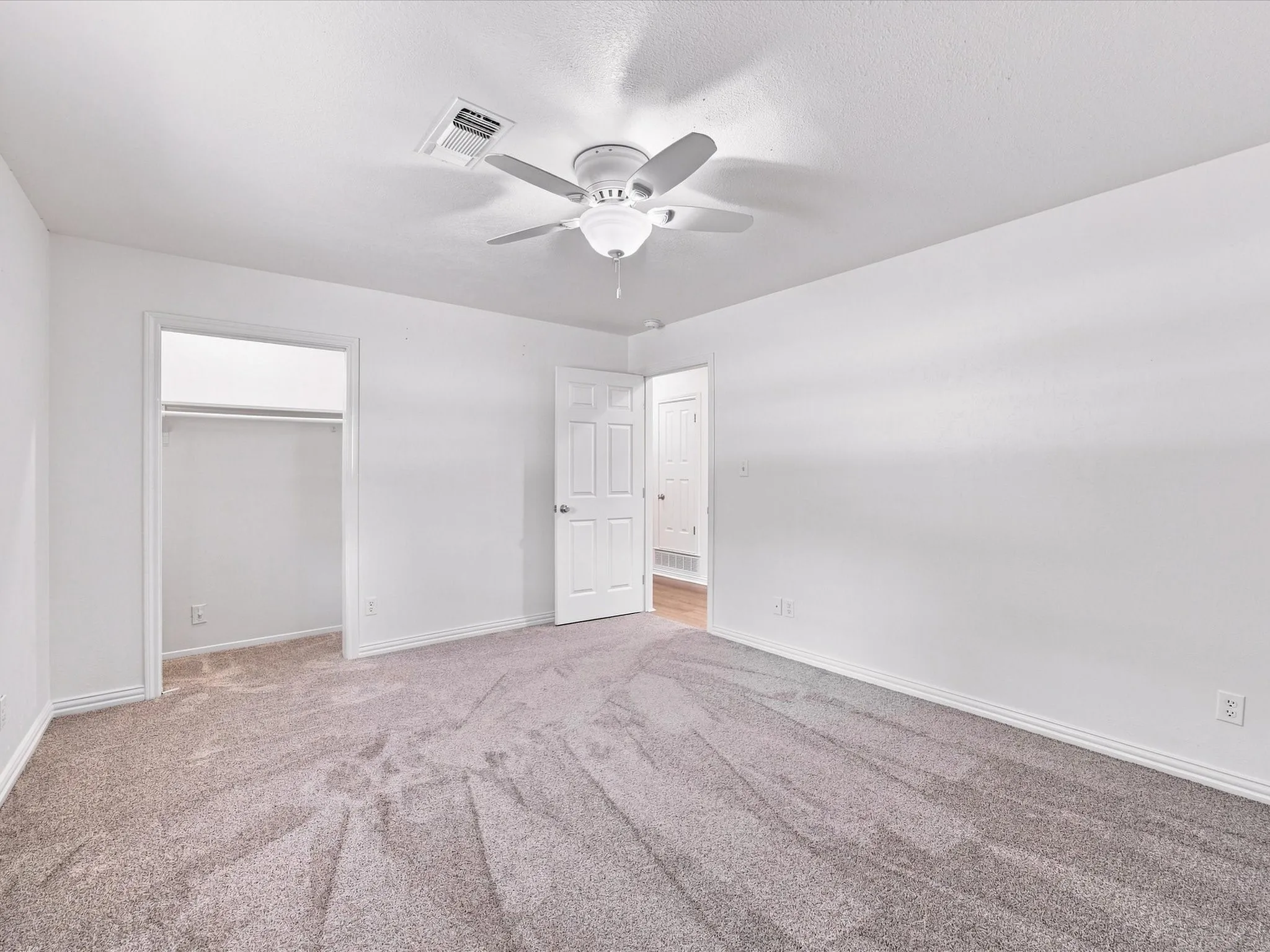 Single Family Residence For Sale in Wise County , 3107 S Lipsey Street, Decatur, Texas 76234, 4 Bedroom, 3 Bathroom, 2 Garage spaces, 2,126 Sqft, built in 1971, mls#21373535, Real Estate Agent in Decatur, Homes For Sale in Wise county, Homes For Sale in Decatur, Realtor in Decatur Texas, Real Estate Brokerage Independent Realty Texas, Luminita Cordes Realtor