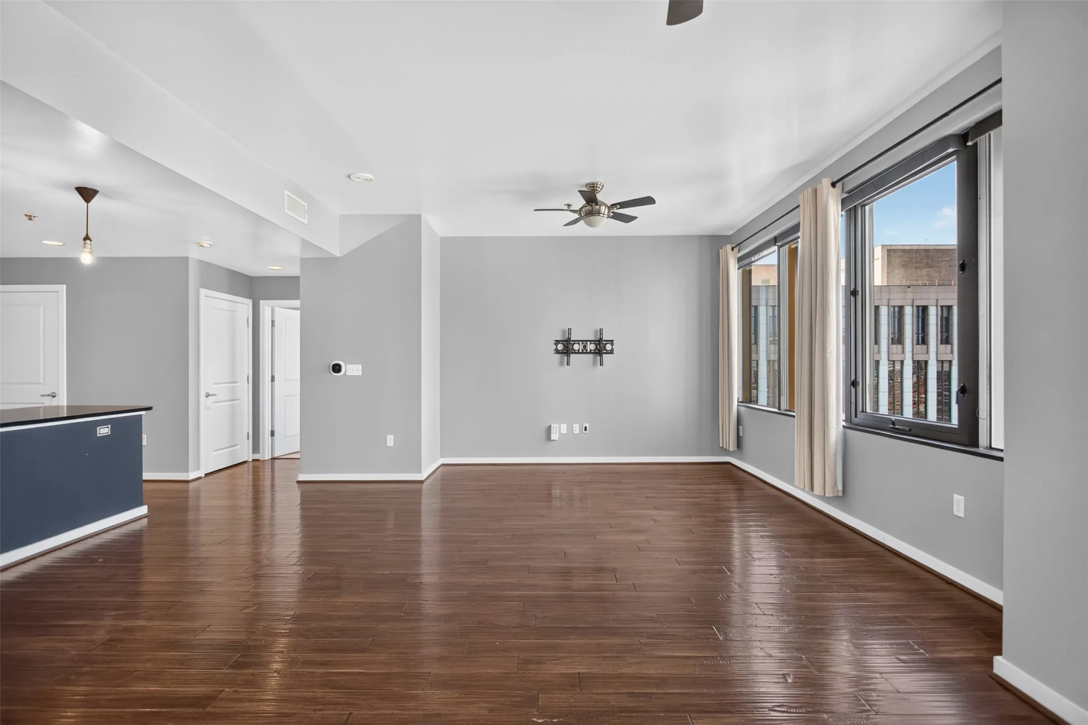 Condominium For Rent in Dallas County , 1200 Main Street 1506, Dallas, Texas 75202, 2 Bedroom, 2 Bathroom, 2 Garage spaces, 1,379 Sqft, built in 1974, mls#21376815, Real Estate Agent in Dallas, Homes For Rent in Dallas county, Homes For Rent in Dallas, Realtor in Dallas Texas, Real Estate Brokerage Independent Realty Texas, Luminita Cordes Realtor