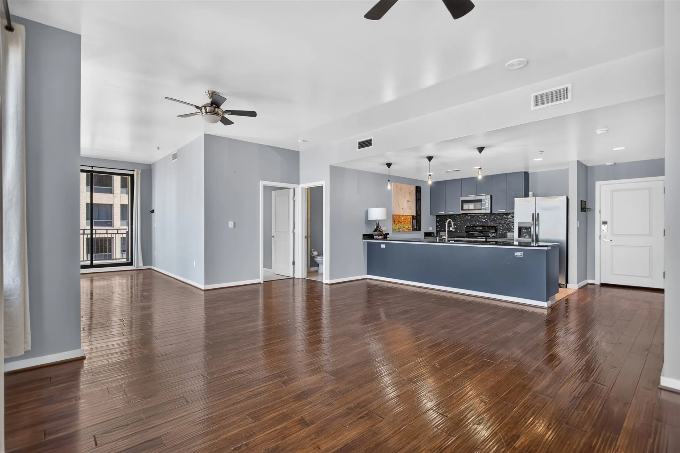 Condominium For Rent in Dallas County , 1200 Main Street 1506, Dallas, Texas 75202, 2 Bedroom, 2 Bathroom, 2 Garage spaces, 1,379 Sqft, built in 1974, mls#21376815, Real Estate Agent in Dallas, Homes For Rent in Dallas county, Homes For Rent in Dallas, Realtor in Dallas Texas, Real Estate Brokerage Independent Realty Texas, Luminita Cordes Realtor