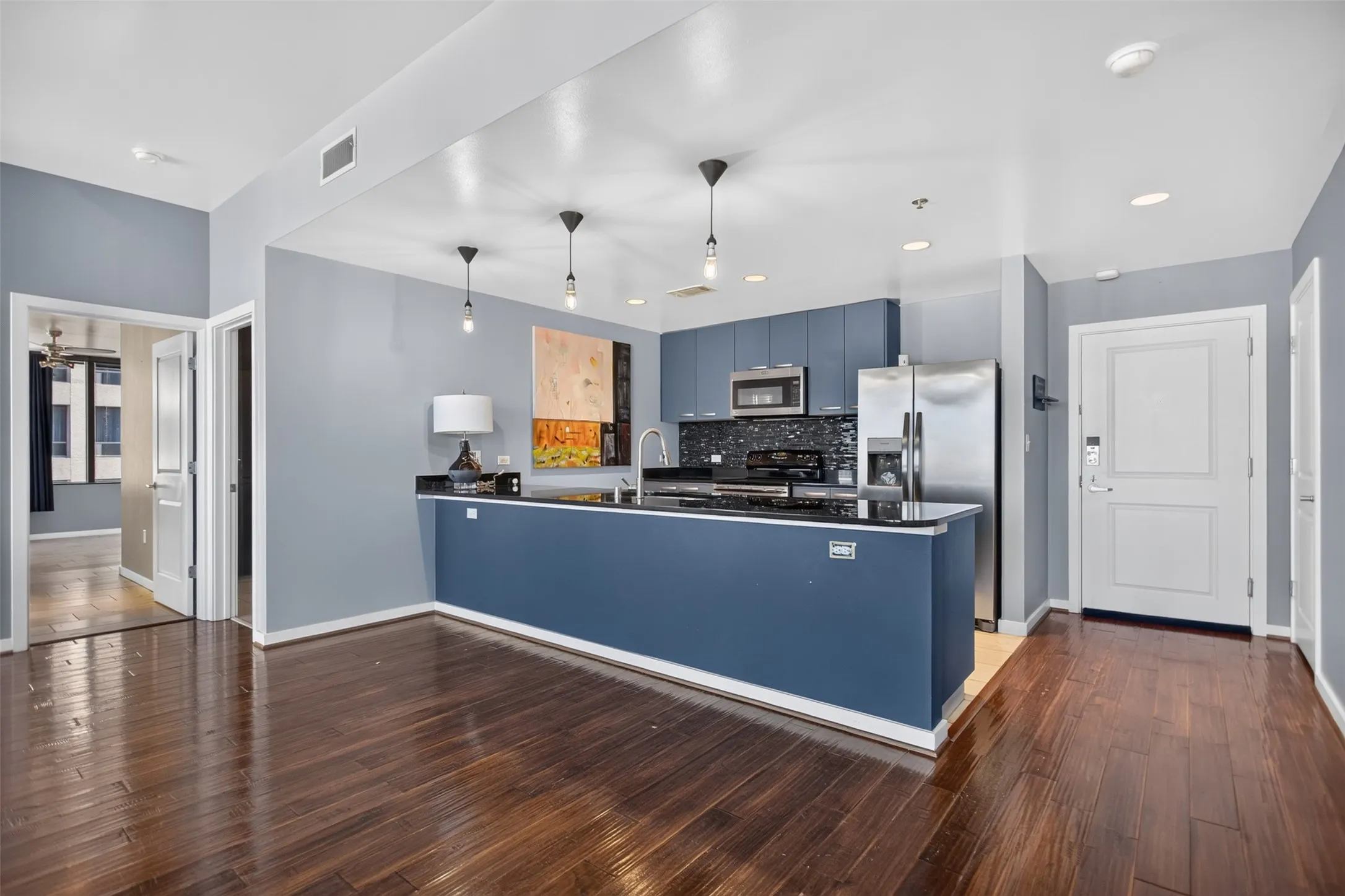 Condominium For Rent in Dallas County , 1200 Main Street 1506, Dallas, Texas 75202, 2 Bedroom, 2 Bathroom, 2 Garage spaces, 1,379 Sqft, built in 1974, mls#21376815, Real Estate Agent in Dallas, Homes For Rent in Dallas county, Homes For Rent in Dallas, Realtor in Dallas Texas, Real Estate Brokerage Independent Realty Texas, Luminita Cordes Realtor