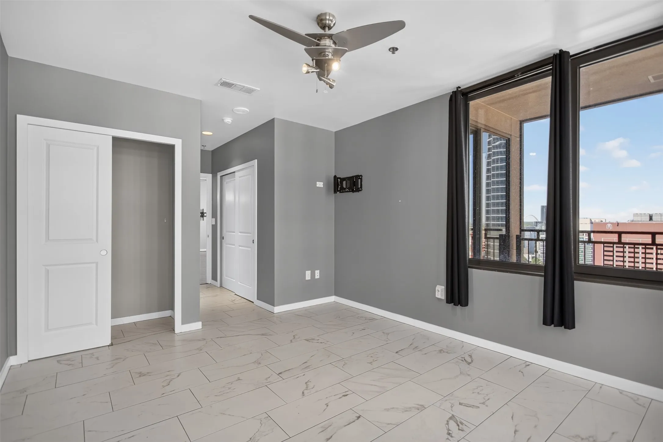 Condominium For Rent in Dallas County , 1200 Main Street 1506, Dallas, Texas 75202, 2 Bedroom, 2 Bathroom, 2 Garage spaces, 1,379 Sqft, built in 1974, mls#21376815, Real Estate Agent in Dallas, Homes For Rent in Dallas county, Homes For Rent in Dallas, Realtor in Dallas Texas, Real Estate Brokerage Independent Realty Texas, Luminita Cordes Realtor