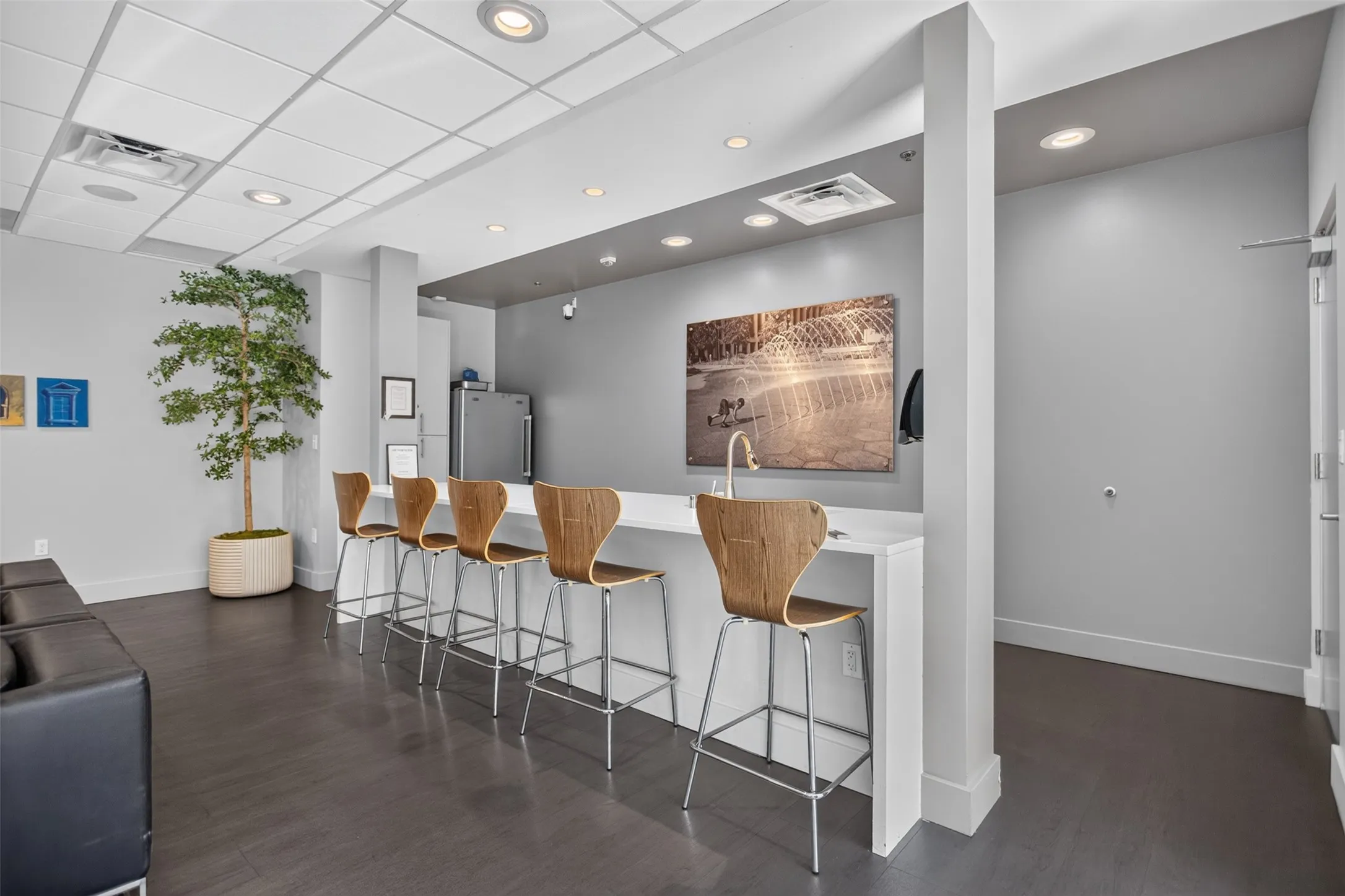 Condominium For Rent in Dallas County , 1200 Main Street 1506, Dallas, Texas 75202, 2 Bedroom, 2 Bathroom, 2 Garage spaces, 1,379 Sqft, built in 1974, mls#21376815, Real Estate Agent in Dallas, Homes For Rent in Dallas county, Homes For Rent in Dallas, Realtor in Dallas Texas, Real Estate Brokerage Independent Realty Texas, Luminita Cordes Realtor