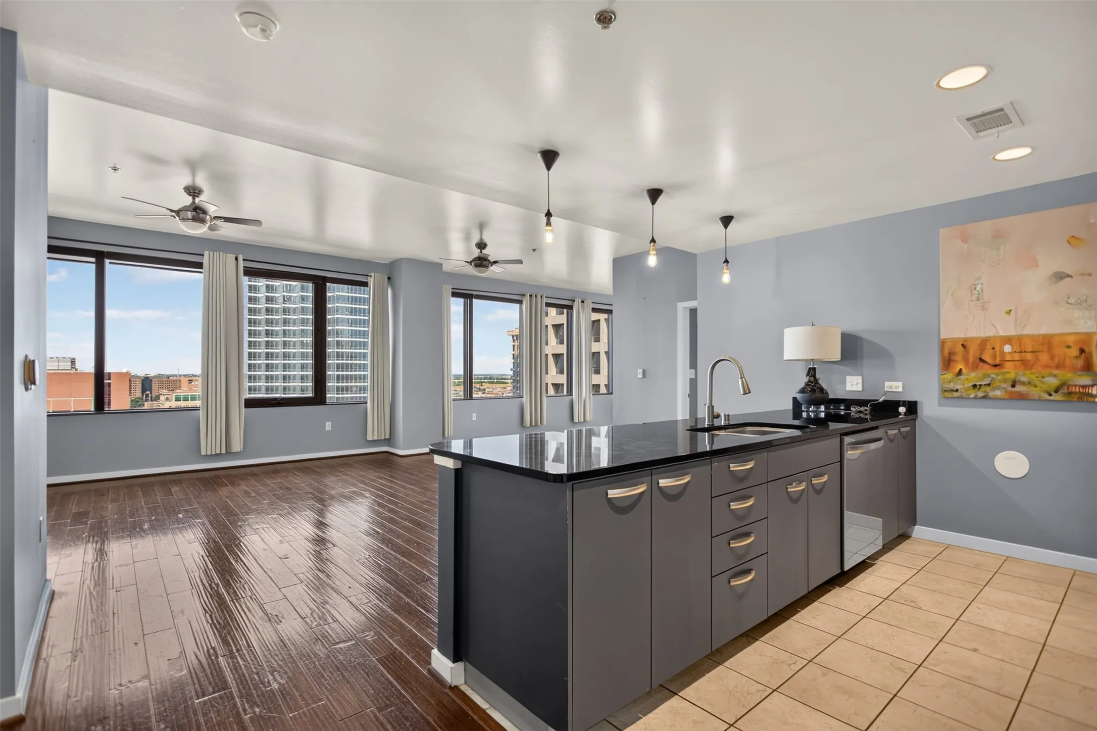 Condominium For Rent in Dallas County , 1200 Main Street 1506, Dallas, Texas 75202, 2 Bedroom, 2 Bathroom, 2 Garage spaces, 1,379 Sqft, built in 1974, mls#21376815, Real Estate Agent in Dallas, Homes For Rent in Dallas county, Homes For Rent in Dallas, Realtor in Dallas Texas, Real Estate Brokerage Independent Realty Texas, Luminita Cordes Realtor