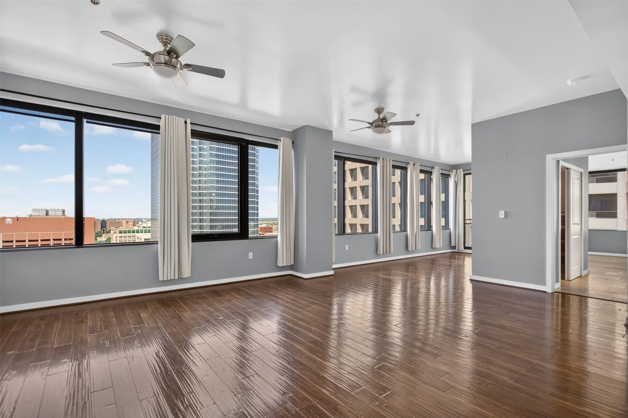 Condominium For Rent in Dallas County , 1200 Main Street 1506, Dallas, Texas 75202, 2 Bedroom, 2 Bathroom, 2 Garage spaces, 1,379 Sqft, built in 1974, mls#21376815, Real Estate Agent in Dallas, Homes For Rent in Dallas county, Homes For Rent in Dallas, Realtor in Dallas Texas, Real Estate Brokerage Independent Realty Texas, Luminita Cordes Realtor