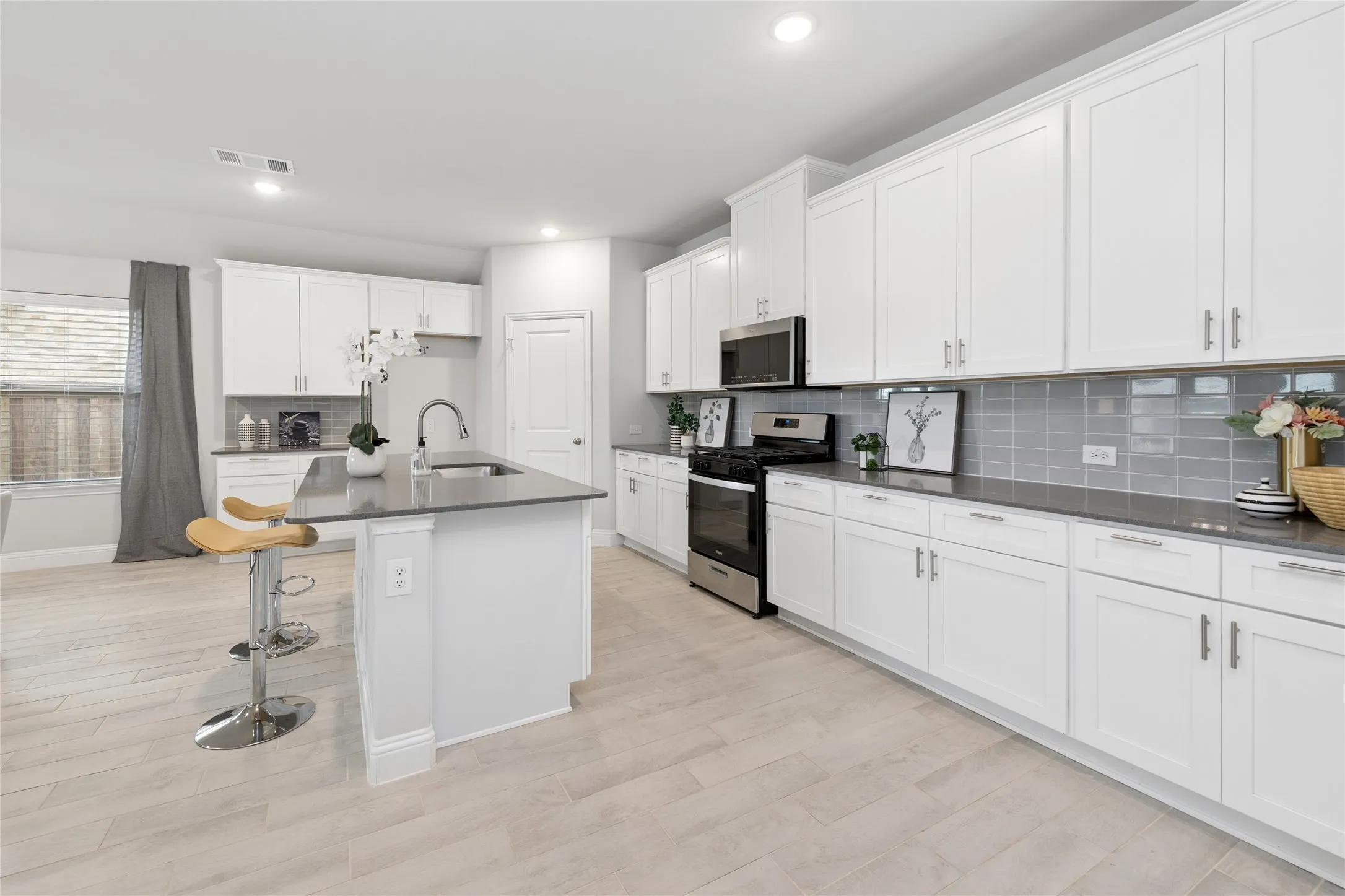 Single Family Residence For Rent in Collin County , 528 Cattle Chute Court, Celina, Texas 75009, 4 Bedroom, 2 Bathroom, 2 Garage spaces, 2,174 Sqft, built in 2022, mls#21378455, Real Estate Agent in Celina, Homes For Rent in Collin county, Homes For Rent in Celina, Realtor in Celina Texas, Real Estate Brokerage Independent Realty Texas, Luminita Cordes Realtor