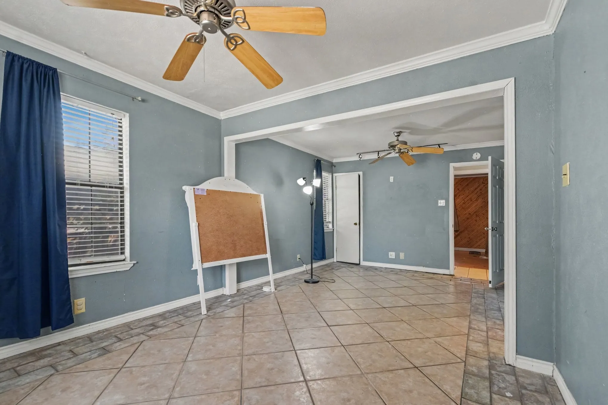 Single Family Residence For Sale in Grayson County , 145 N Imperial Drive, Denison, Texas 75020, 3 Bedroom, 2 Bathroom, Garage spaces, 1,651 Sqft, built in 1962, mls#21378446, Real Estate Agent in Denison, Homes For Sale in Grayson county, Homes For Sale in Denison, Realtor in Denison Texas, Real Estate Brokerage Independent Realty Texas, Luminita Cordes Realtor