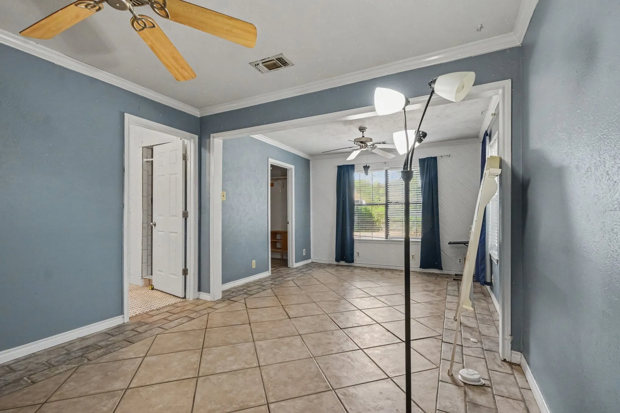 Single Family Residence For Sale in Grayson County , 145 N Imperial Drive, Denison, Texas 75020, 3 Bedroom, 2 Bathroom, Garage spaces, 1,651 Sqft, built in 1962, mls#21378446, Real Estate Agent in Denison, Homes For Sale in Grayson county, Homes For Sale in Denison, Realtor in Denison Texas, Real Estate Brokerage Independent Realty Texas, Luminita Cordes Realtor