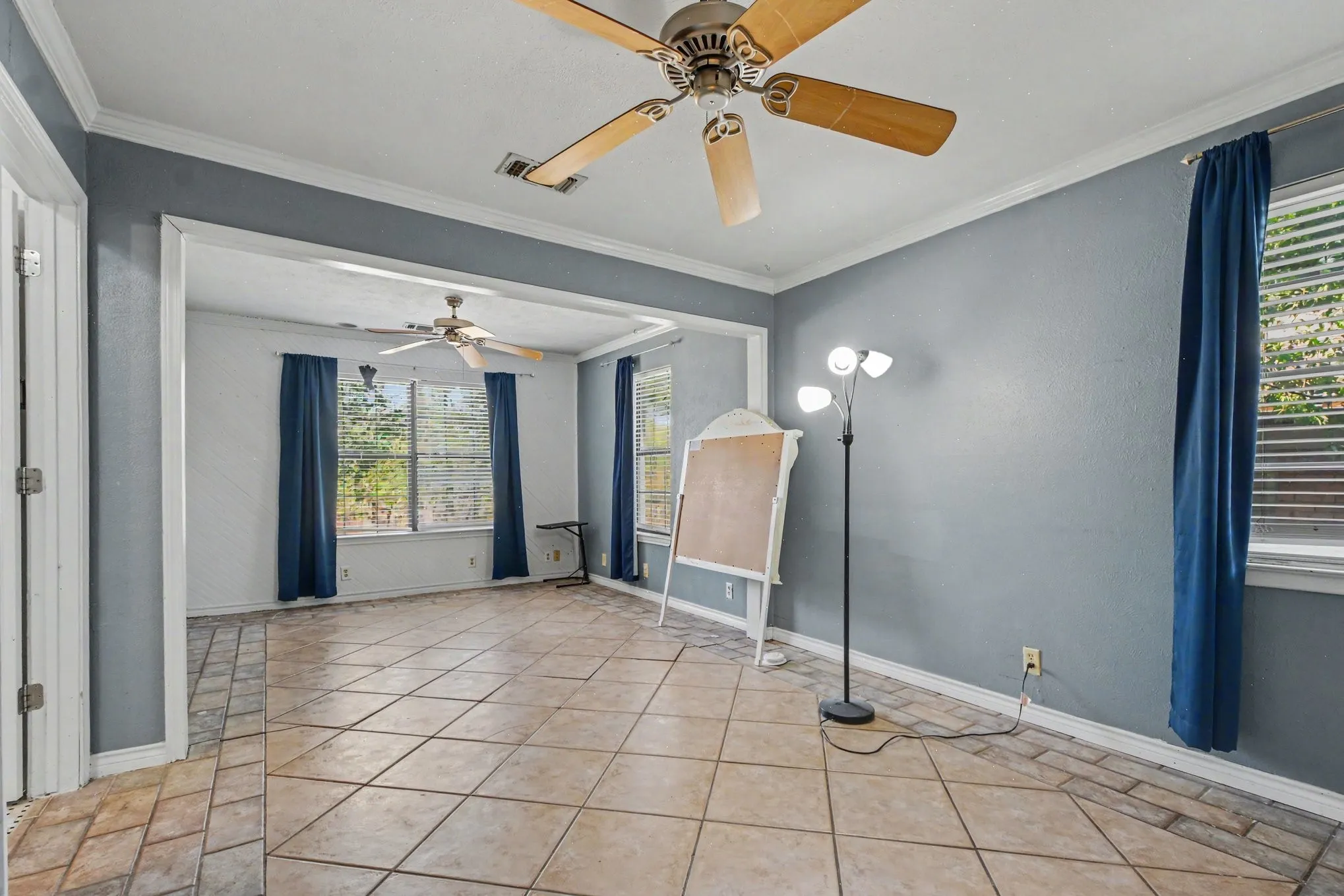 Single Family Residence For Sale in Grayson County , 145 N Imperial Drive, Denison, Texas 75020, 3 Bedroom, 2 Bathroom, Garage spaces, 1,651 Sqft, built in 1962, mls#21378446, Real Estate Agent in Denison, Homes For Sale in Grayson county, Homes For Sale in Denison, Realtor in Denison Texas, Real Estate Brokerage Independent Realty Texas, Luminita Cordes Realtor