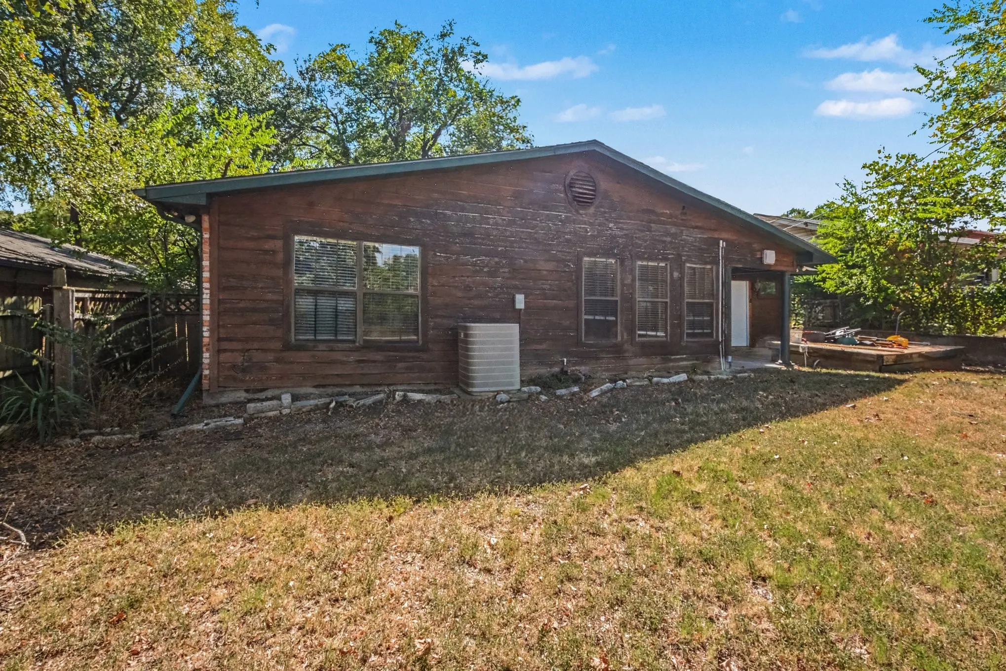 Single Family Residence For Sale in Grayson County , 145 N Imperial Drive, Denison, Texas 75020, 3 Bedroom, 2 Bathroom, Garage spaces, 1,651 Sqft, built in 1962, mls#21378446, Real Estate Agent in Denison, Homes For Sale in Grayson county, Homes For Sale in Denison, Realtor in Denison Texas, Real Estate Brokerage Independent Realty Texas, Luminita Cordes Realtor