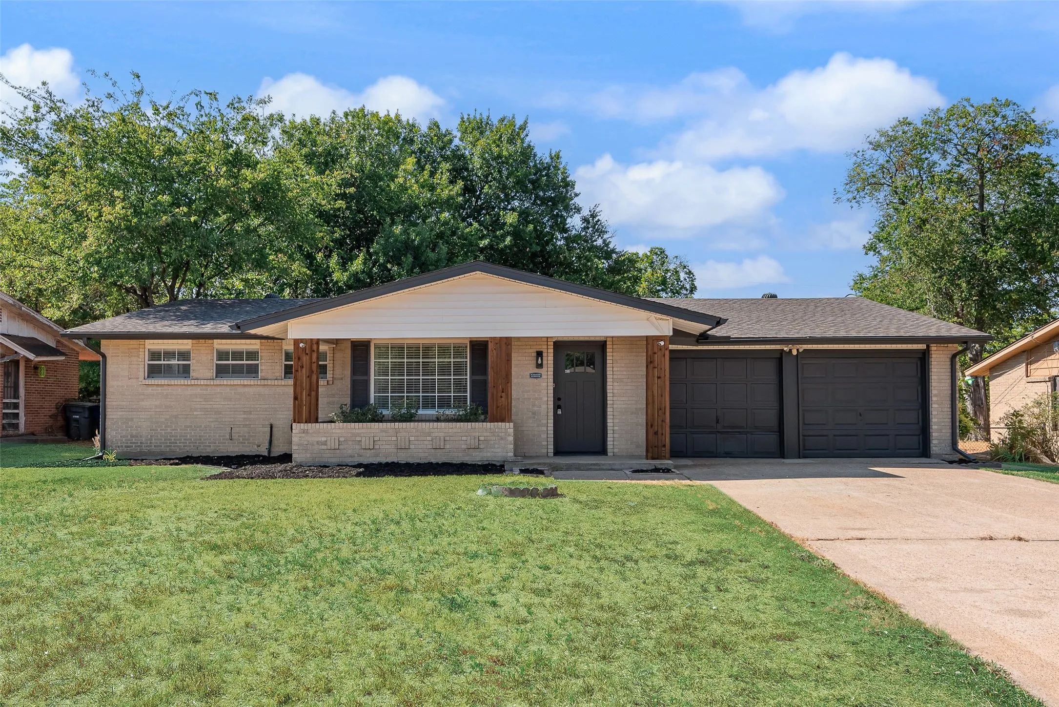 Single Family Residence For Sale in Dallas County , 934 Fairwood Drive, Dallas, Texas 75232, 3 Bedroom, 2 Bathroom, 2 Garage spaces, 1,414 Sqft, built in 1957, mls#21377034, Real Estate Agent in Dallas, Homes For Sale in Dallas county, Homes For Sale in Dallas, Realtor in Dallas Texas, Real Estate Brokerage Independent Realty Texas, Luminita Cordes Realtor
