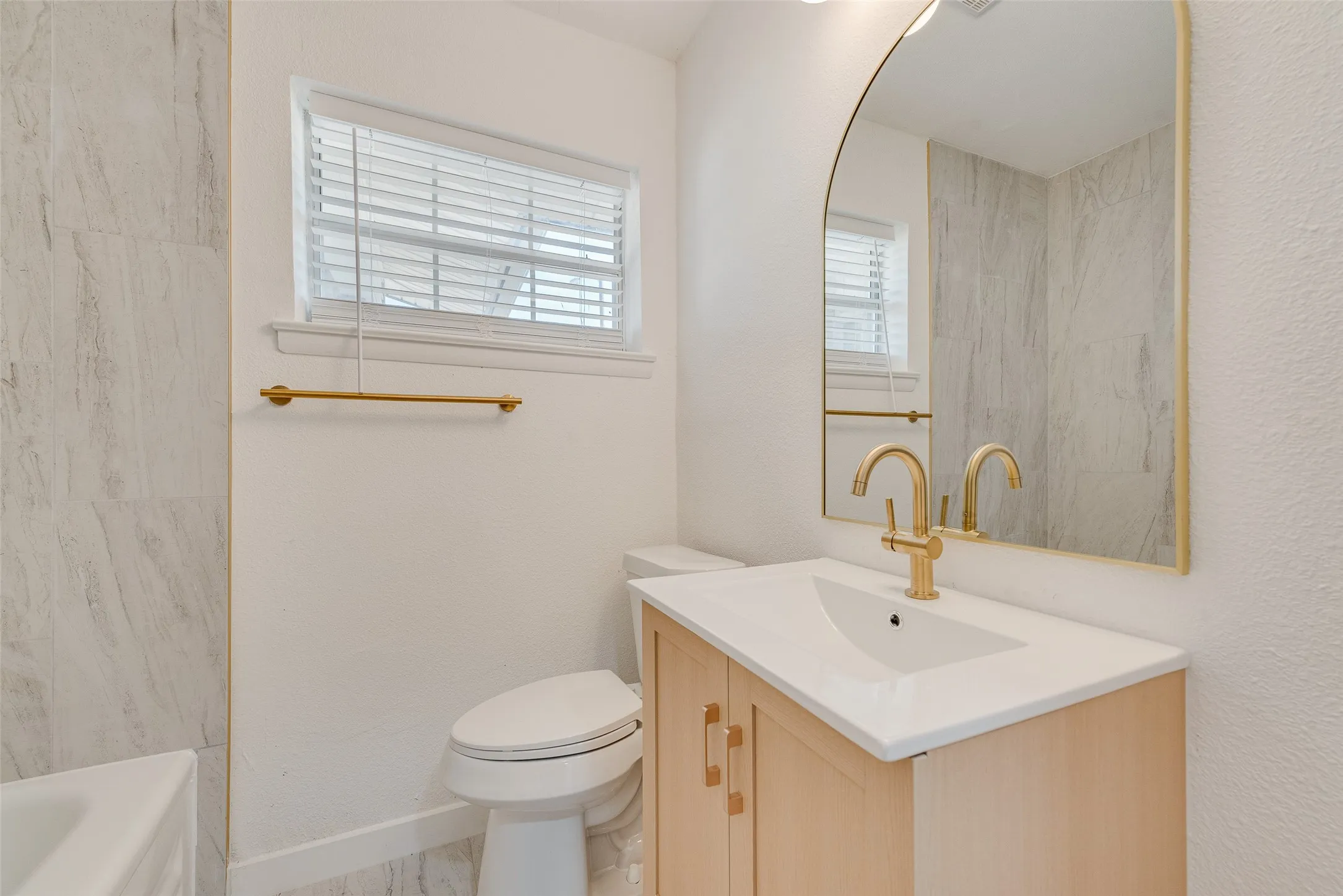 Single Family Residence For Sale in Dallas County , 934 Fairwood Drive, Dallas, Texas 75232, 3 Bedroom, 2 Bathroom, 2 Garage spaces, 1,414 Sqft, built in 1957, mls#21377034, Real Estate Agent in Dallas, Homes For Sale in Dallas county, Homes For Sale in Dallas, Realtor in Dallas Texas, Real Estate Brokerage Independent Realty Texas, Luminita Cordes Realtor