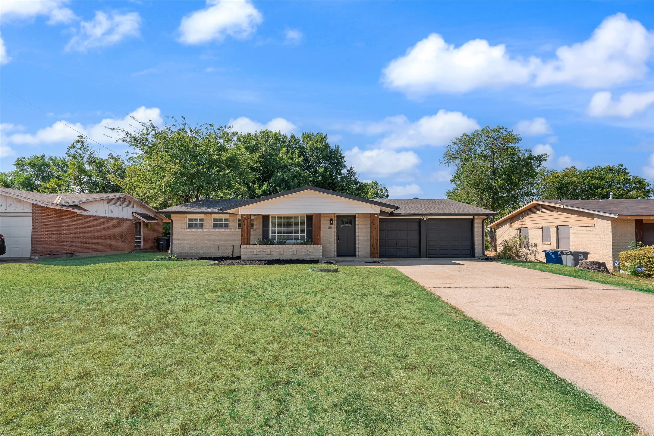Single Family Residence For Sale in Dallas County , 934 Fairwood Drive, Dallas, Texas 75232, 3 Bedroom, 2 Bathroom, 2 Garage spaces, 1,414 Sqft, built in 1957, mls#21377034, Real Estate Agent in Dallas, Homes For Sale in Dallas county, Homes For Sale in Dallas, Realtor in Dallas Texas, Real Estate Brokerage Independent Realty Texas, Luminita Cordes Realtor