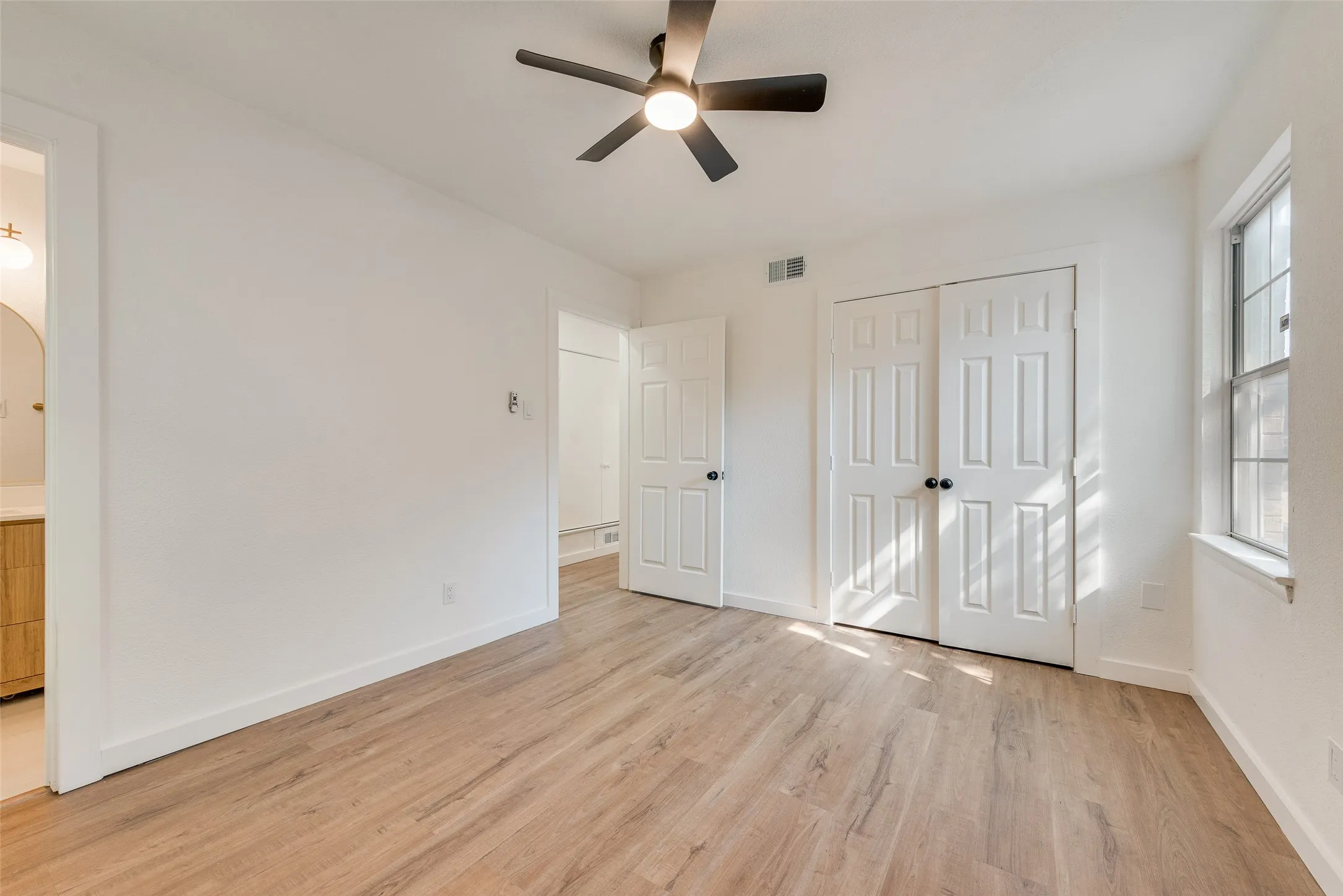 Single Family Residence For Sale in Dallas County , 934 Fairwood Drive, Dallas, Texas 75232, 3 Bedroom, 2 Bathroom, 2 Garage spaces, 1,414 Sqft, built in 1957, mls#21377034, Real Estate Agent in Dallas, Homes For Sale in Dallas county, Homes For Sale in Dallas, Realtor in Dallas Texas, Real Estate Brokerage Independent Realty Texas, Luminita Cordes Realtor