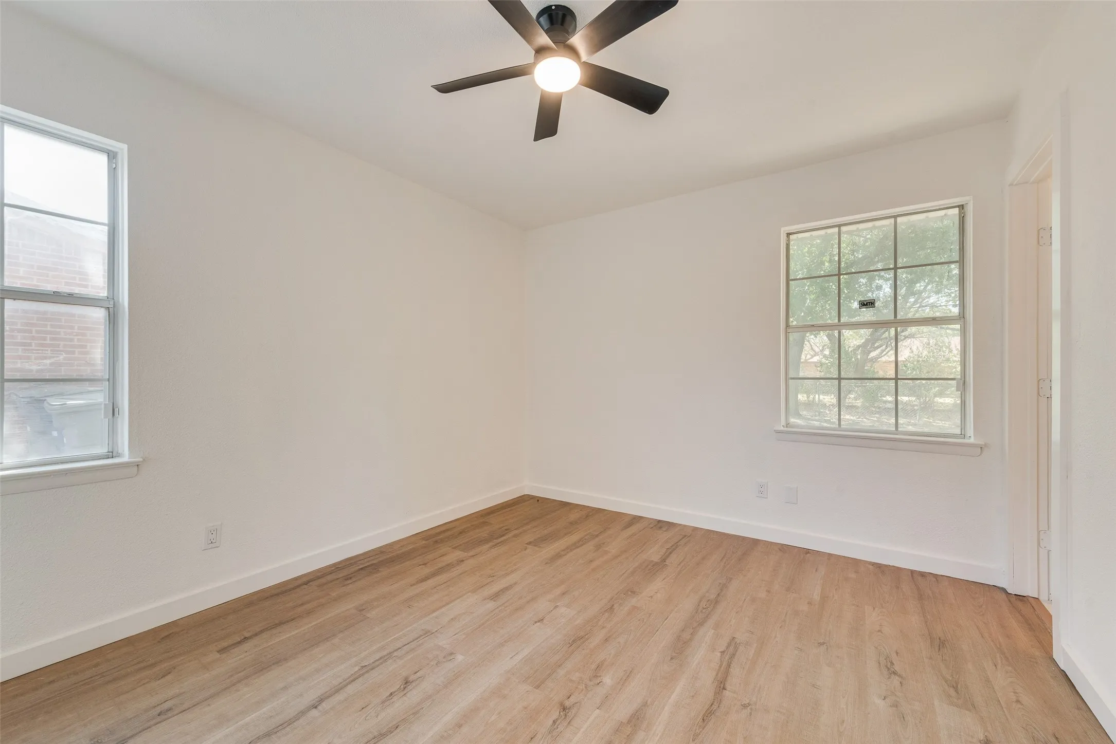 Single Family Residence For Sale in Dallas County , 934 Fairwood Drive, Dallas, Texas 75232, 3 Bedroom, 2 Bathroom, 2 Garage spaces, 1,414 Sqft, built in 1957, mls#21377034, Real Estate Agent in Dallas, Homes For Sale in Dallas county, Homes For Sale in Dallas, Realtor in Dallas Texas, Real Estate Brokerage Independent Realty Texas, Luminita Cordes Realtor