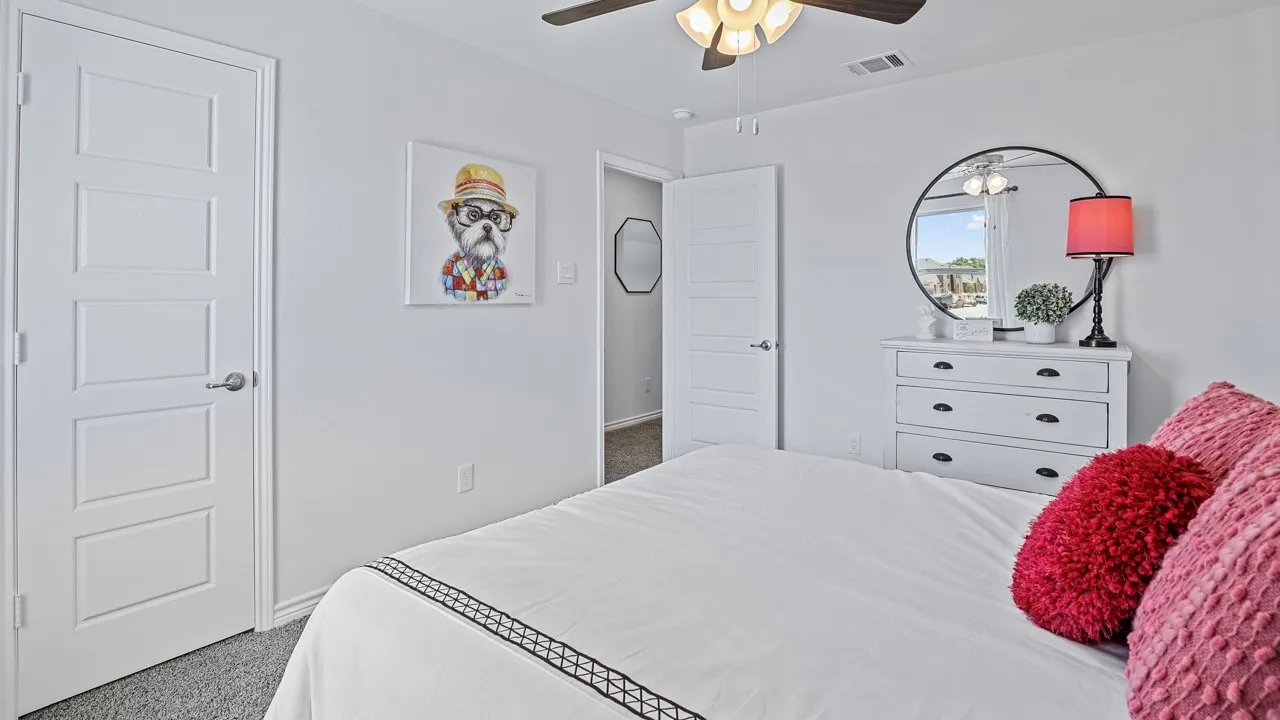 Recessed lighting, ceiling fan with integrated lighting, paneled doors, and carpet flooring