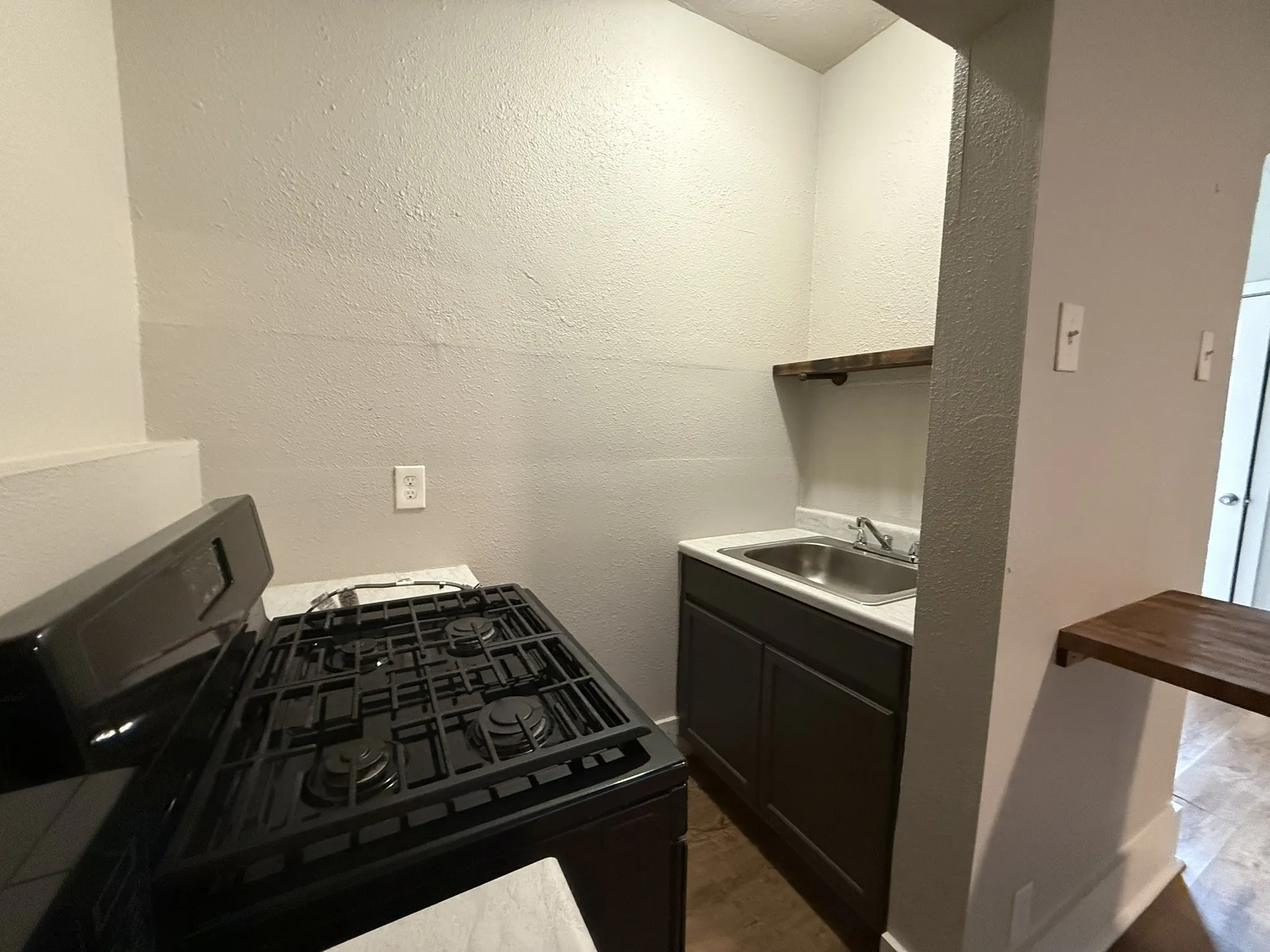 Apartment For Rent in Dallas County , 431 E 8th Street C, Dallas, Texas 75203, 1 Bedroom, 1 Bathroom, Garage spaces, 500 Sqft, built in 1914, mls#21356750, Real Estate Agent in Dallas, Homes For Rent in Dallas county, Homes For Rent in Dallas, Realtor in Dallas Texas, Real Estate Brokerage Independent Realty Texas, Luminita Cordes Realtor