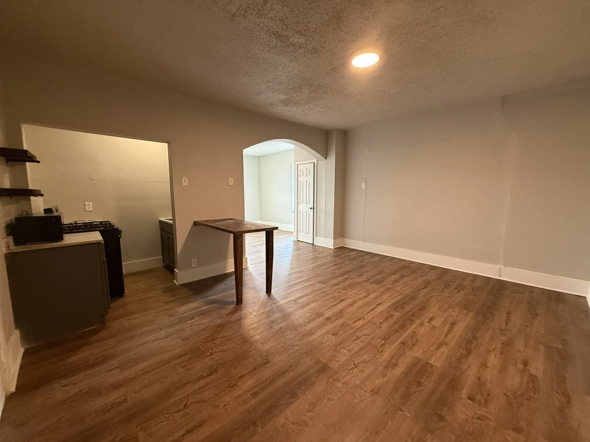 Apartment For Rent in Dallas County , 431 E 8th Street C, Dallas, Texas 75203, 1 Bedroom, 1 Bathroom, Garage spaces, 500 Sqft, built in 1914, mls#21356750, Real Estate Agent in Dallas, Homes For Rent in Dallas county, Homes For Rent in Dallas, Realtor in Dallas Texas, Real Estate Brokerage Independent Realty Texas, Luminita Cordes Realtor
