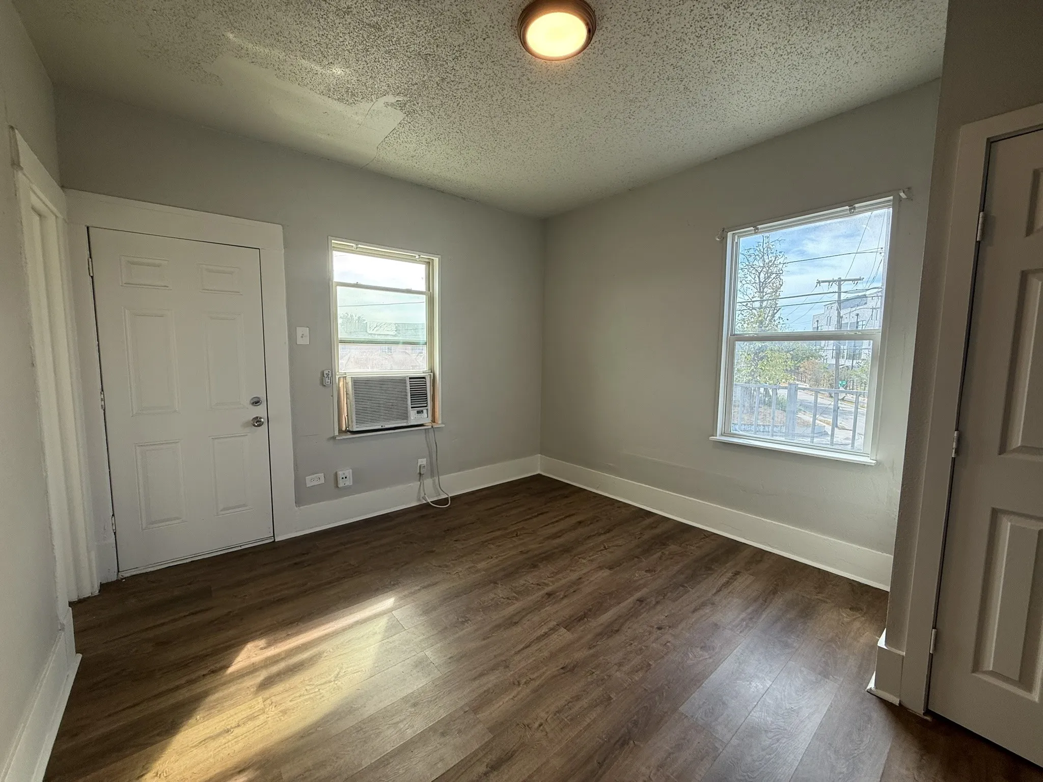 Apartment For Rent in Dallas County , 431 E 8th Street C, Dallas, Texas 75203, 1 Bedroom, 1 Bathroom, Garage spaces, 500 Sqft, built in 1914, mls#21356750, Real Estate Agent in Dallas, Homes For Rent in Dallas county, Homes For Rent in Dallas, Realtor in Dallas Texas, Real Estate Brokerage Independent Realty Texas, Luminita Cordes Realtor