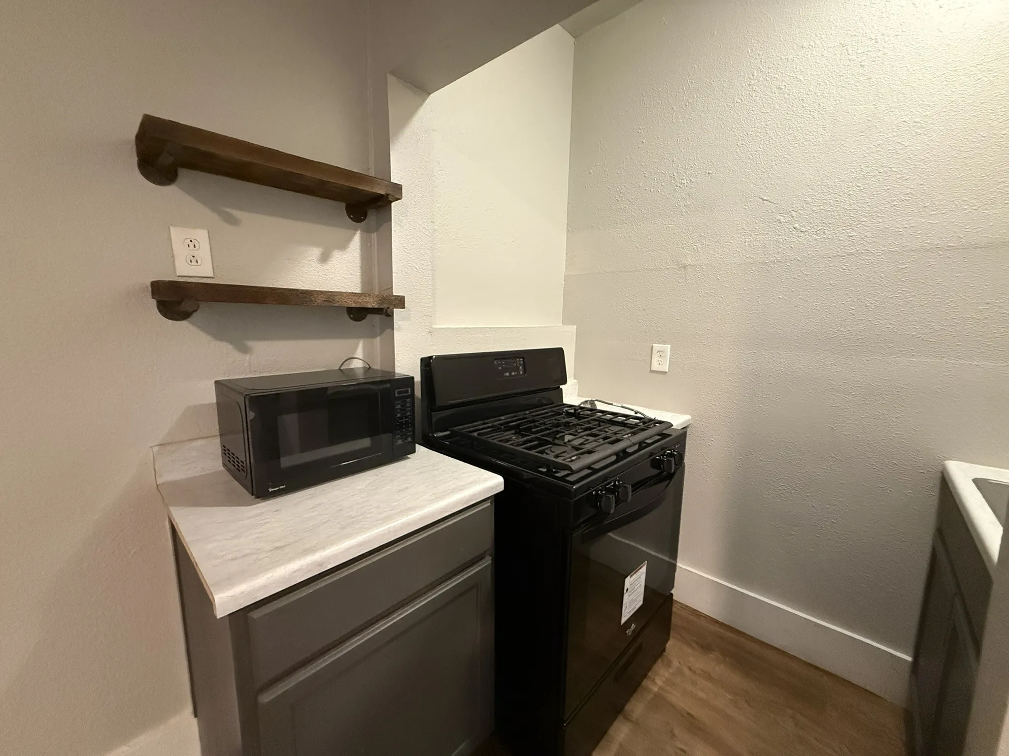 Apartment For Rent in Dallas County , 431 E 8th Street C, Dallas, Texas 75203, 1 Bedroom, 1 Bathroom, Garage spaces, 500 Sqft, built in 1914, mls#21356750, Real Estate Agent in Dallas, Homes For Rent in Dallas county, Homes For Rent in Dallas, Realtor in Dallas Texas, Real Estate Brokerage Independent Realty Texas, Luminita Cordes Realtor