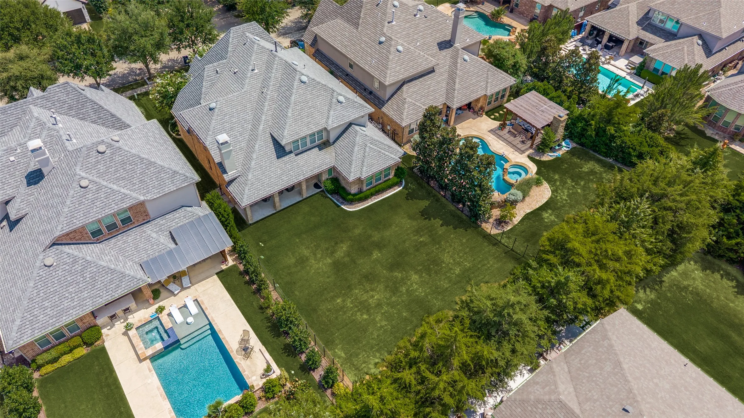 Single Family Residence For Sale in Collin County , 5804 River Highlands Drive, Mc Kinney, Texas 75070, 5 Bedroom, 4 Bathroom, 2 Garage spaces, 3,710 Sqft, built in 2013, mls#21376457, Real Estate Agent in Mc Kinney, Homes For Sale in Collin county, Homes For Sale in Mc Kinney, Realtor in Mc Kinney Texas, Real Estate Brokerage Independent Realty Texas, Luminita Cordes Realtor