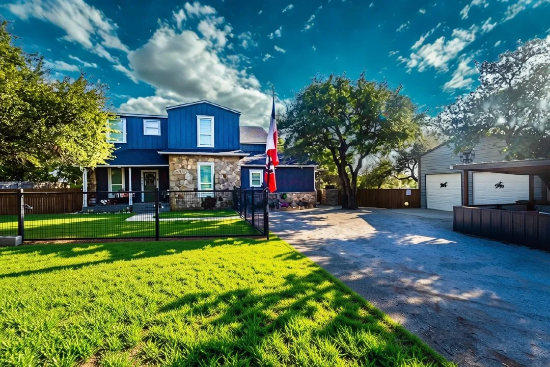 Single Family Residence For Sale in Palo Pinto County , 212 Quiten Lane, Possum Kingdom Lake, Texas 76450, 4 Bedroom, 3 Bathroom, 2 Garage spaces, 2,460 Sqft, built in 1912, mls#21376412, Real Estate Agent in Possum Kingdom Lake, Homes For Sale in Palo Pinto county, Homes For Sale in Possum Kingdom Lake, Realtor in Possum Kingdom Lake Texas, Real Estate Brokerage Independent Realty Texas, Luminita Cordes Realtor