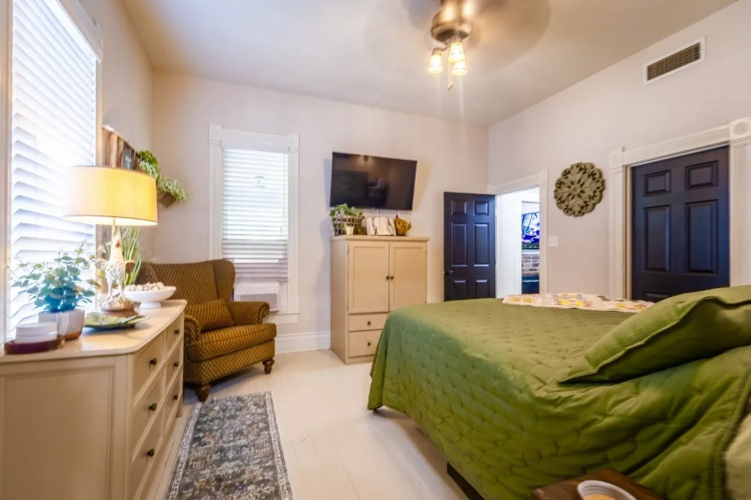 Single Family Residence For Sale in Palo Pinto County , 212 Quiten Lane, Possum Kingdom Lake, Texas 76450, 4 Bedroom, 3 Bathroom, 2 Garage spaces, 2,460 Sqft, built in 1912, mls#21376412, Real Estate Agent in Possum Kingdom Lake, Homes For Sale in Palo Pinto county, Homes For Sale in Possum Kingdom Lake, Realtor in Possum Kingdom Lake Texas, Real Estate Brokerage Independent Realty Texas, Luminita Cordes Realtor