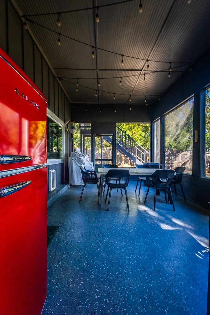 Screened in Porch with Stunning Lake Views, great spot for Outdoor Dining