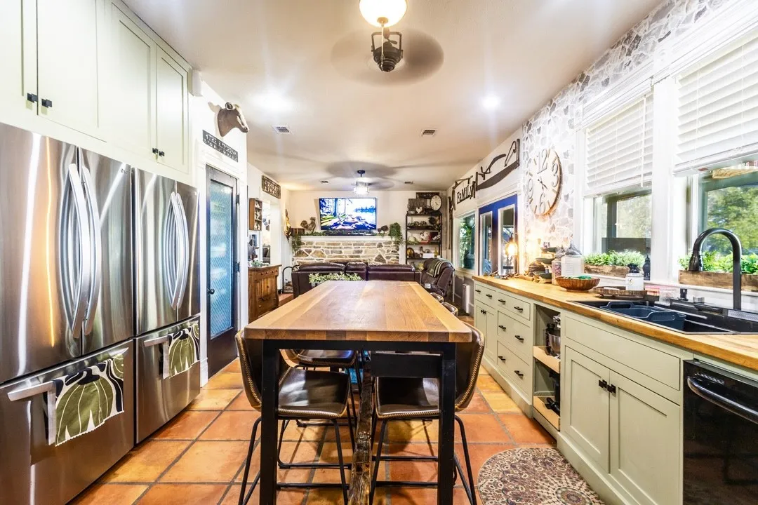 Single Family Residence For Sale in Palo Pinto County , 212 Quiten Lane, Possum Kingdom Lake, Texas 76450, 4 Bedroom, 3 Bathroom, 2 Garage spaces, 2,460 Sqft, built in 1912, mls#21376412, Real Estate Agent in Possum Kingdom Lake, Homes For Sale in Palo Pinto county, Homes For Sale in Possum Kingdom Lake, Realtor in Possum Kingdom Lake Texas, Real Estate Brokerage Independent Realty Texas, Luminita Cordes Realtor