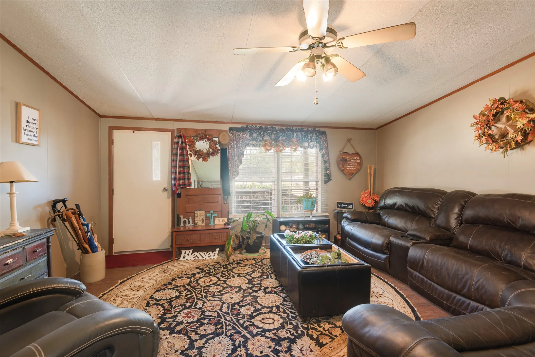 Ceiling fan light fixture