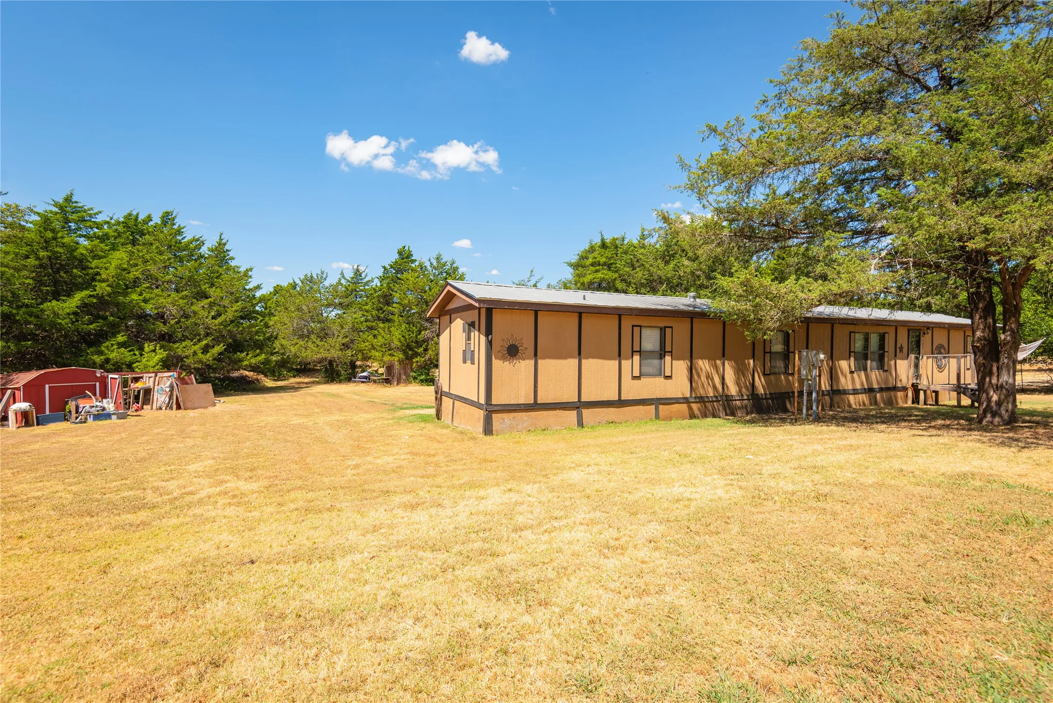 Manufactured Home For Sale in Collin County , 305 Westmoreland Circle, Anna, Texas 75409, 3 Bedroom, 2 Bathroom, 2 Garage spaces, 1,920 Sqft, built in 1999, mls#21378071, Real Estate Agent in Anna, Homes For Sale in Collin county, Homes For Sale in Anna, Realtor in Anna Texas, Real Estate Brokerage Independent Realty Texas, Luminita Cordes Realtor