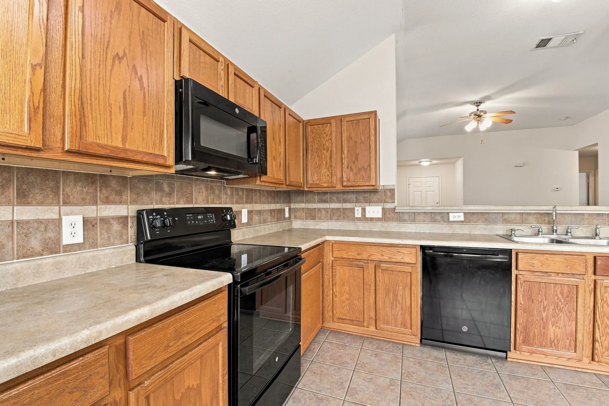 Single Family Residence For Rent in Collin County , 3513 Truman Street, Mc Kinney, Texas 75071, 3 Bedroom, 2 Bathroom, 2 Garage spaces, 1,606 Sqft, built in 2004, mls#21376043, Real Estate Agent in Mc Kinney, Homes For Rent in Collin county, Homes For Rent in Mc Kinney, Realtor in Mc Kinney Texas, Real Estate Brokerage Independent Realty Texas, Luminita Cordes Realtor