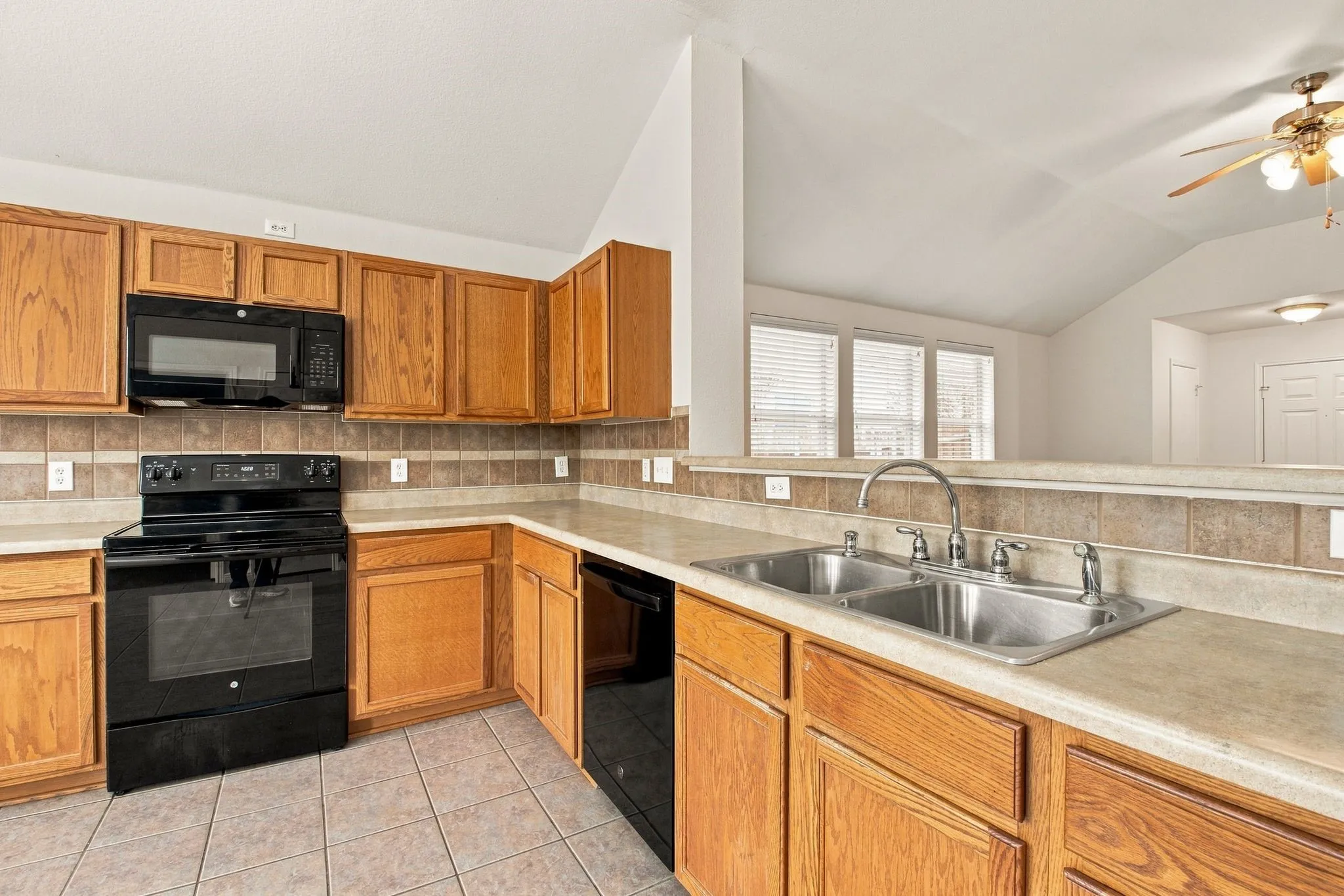 Single Family Residence For Rent in Collin County , 3513 Truman Street, Mc Kinney, Texas 75071, 3 Bedroom, 2 Bathroom, 2 Garage spaces, 1,606 Sqft, built in 2004, mls#21376043, Real Estate Agent in Mc Kinney, Homes For Rent in Collin county, Homes For Rent in Mc Kinney, Realtor in Mc Kinney Texas, Real Estate Brokerage Independent Realty Texas, Luminita Cordes Realtor