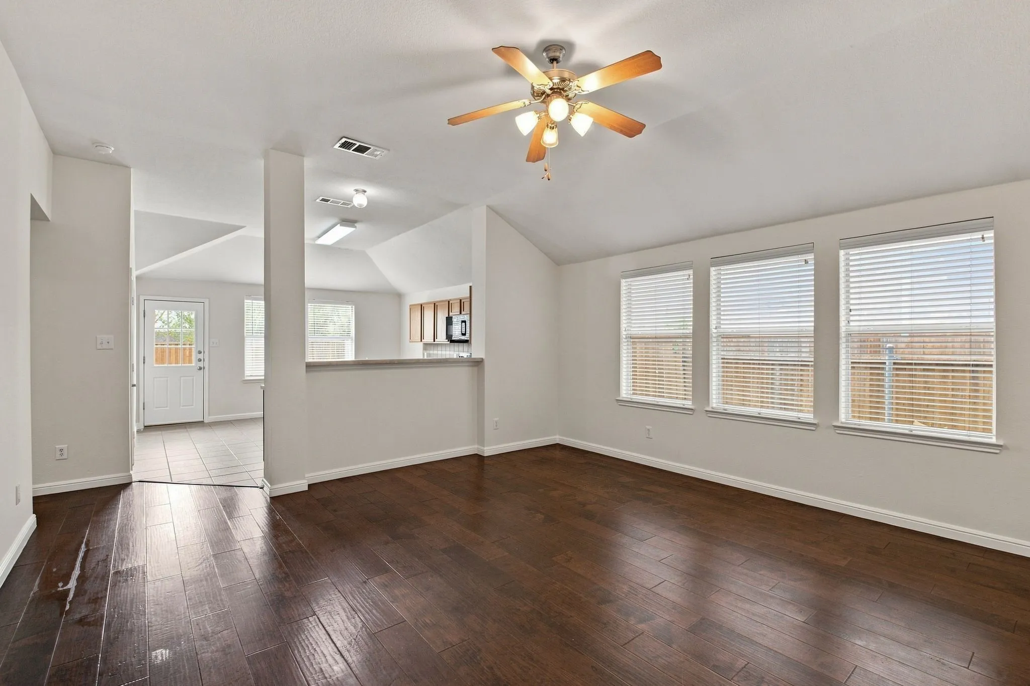 Single Family Residence For Rent in Collin County , 3513 Truman Street, Mc Kinney, Texas 75071, 3 Bedroom, 2 Bathroom, 2 Garage spaces, 1,606 Sqft, built in 2004, mls#21376043, Real Estate Agent in Mc Kinney, Homes For Rent in Collin county, Homes For Rent in Mc Kinney, Realtor in Mc Kinney Texas, Real Estate Brokerage Independent Realty Texas, Luminita Cordes Realtor