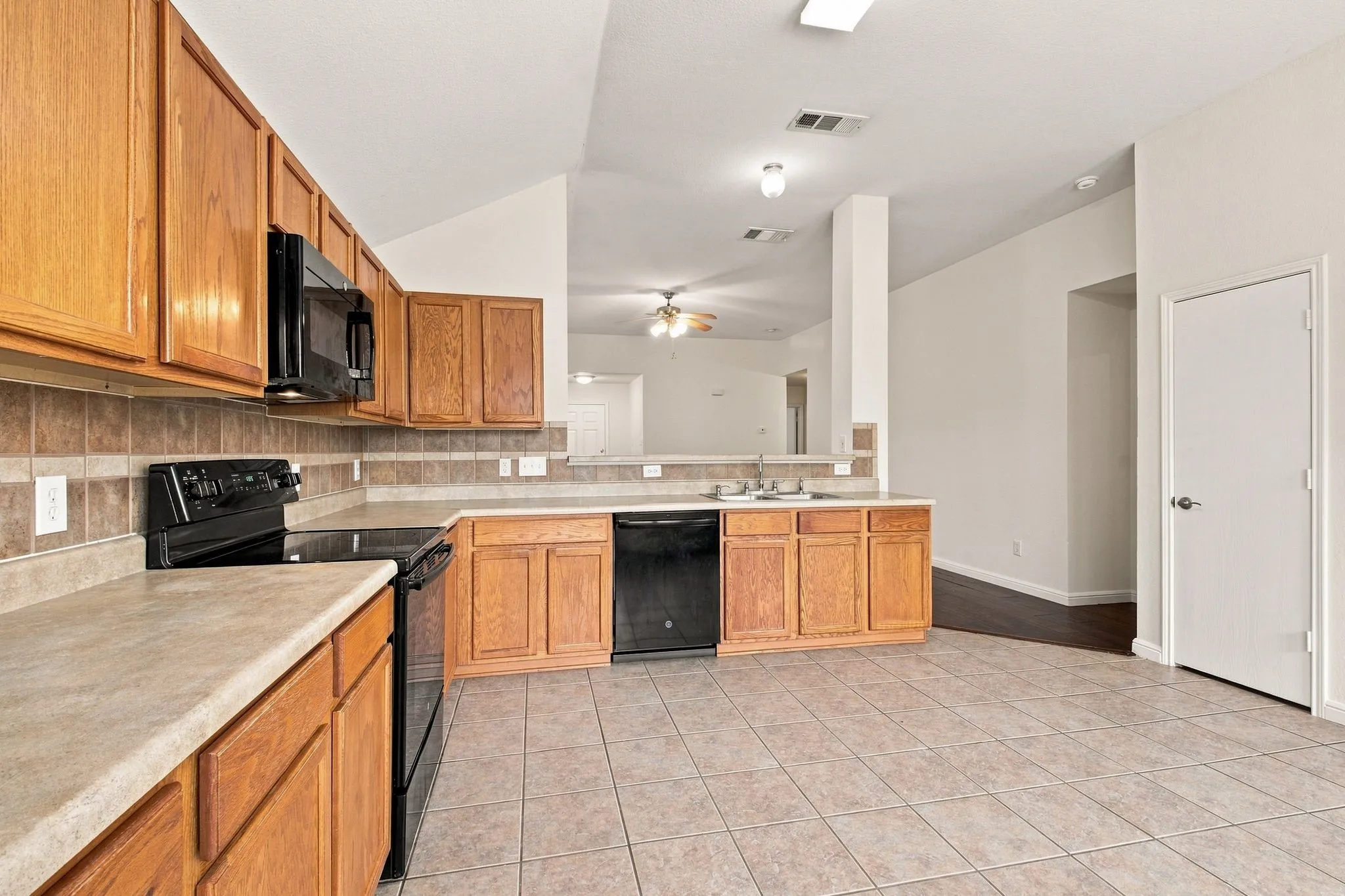Single Family Residence For Rent in Collin County , 3513 Truman Street, Mc Kinney, Texas 75071, 3 Bedroom, 2 Bathroom, 2 Garage spaces, 1,606 Sqft, built in 2004, mls#21376043, Real Estate Agent in Mc Kinney, Homes For Rent in Collin county, Homes For Rent in Mc Kinney, Realtor in Mc Kinney Texas, Real Estate Brokerage Independent Realty Texas, Luminita Cordes Realtor