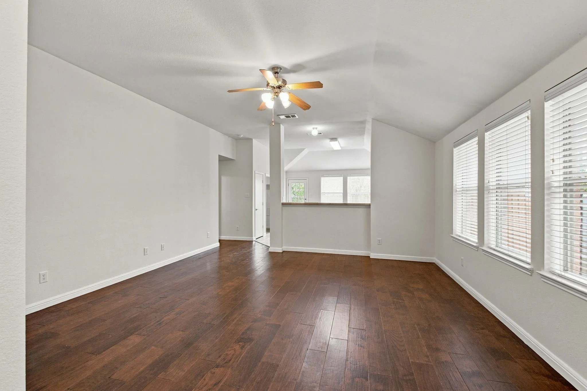 Single Family Residence For Rent in Collin County , 3513 Truman Street, Mc Kinney, Texas 75071, 3 Bedroom, 2 Bathroom, 2 Garage spaces, 1,606 Sqft, built in 2004, mls#21376043, Real Estate Agent in Mc Kinney, Homes For Rent in Collin county, Homes For Rent in Mc Kinney, Realtor in Mc Kinney Texas, Real Estate Brokerage Independent Realty Texas, Luminita Cordes Realtor