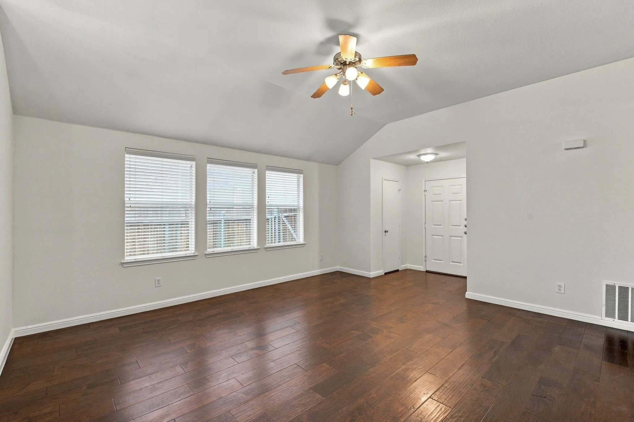 Single Family Residence For Rent in Collin County , 3513 Truman Street, Mc Kinney, Texas 75071, 3 Bedroom, 2 Bathroom, 2 Garage spaces, 1,606 Sqft, built in 2004, mls#21376043, Real Estate Agent in Mc Kinney, Homes For Rent in Collin county, Homes For Rent in Mc Kinney, Realtor in Mc Kinney Texas, Real Estate Brokerage Independent Realty Texas, Luminita Cordes Realtor