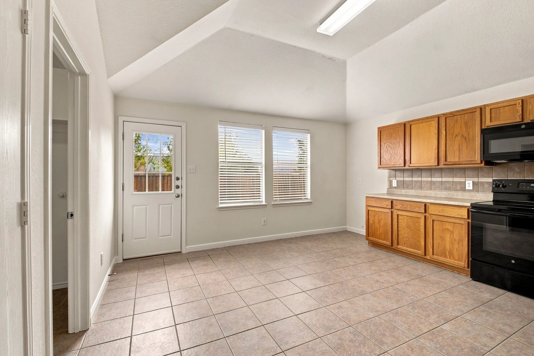 Single Family Residence For Rent in Collin County , 3513 Truman Street, Mc Kinney, Texas 75071, 3 Bedroom, 2 Bathroom, 2 Garage spaces, 1,606 Sqft, built in 2004, mls#21376043, Real Estate Agent in Mc Kinney, Homes For Rent in Collin county, Homes For Rent in Mc Kinney, Realtor in Mc Kinney Texas, Real Estate Brokerage Independent Realty Texas, Luminita Cordes Realtor